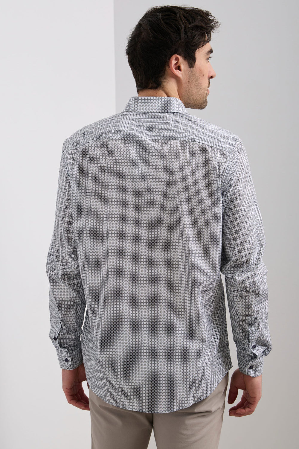 Micro pattern semi-fitted shirt