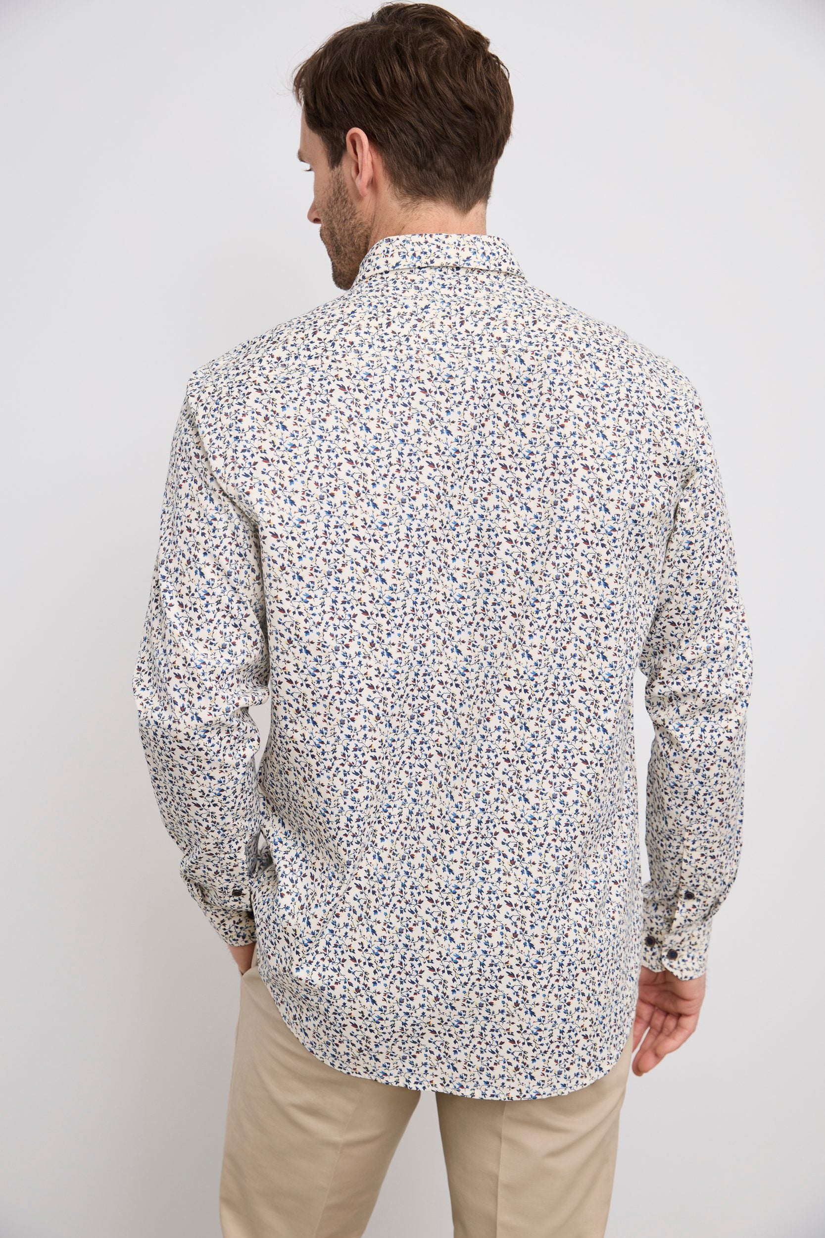 Semi-fitted flower printed shirt