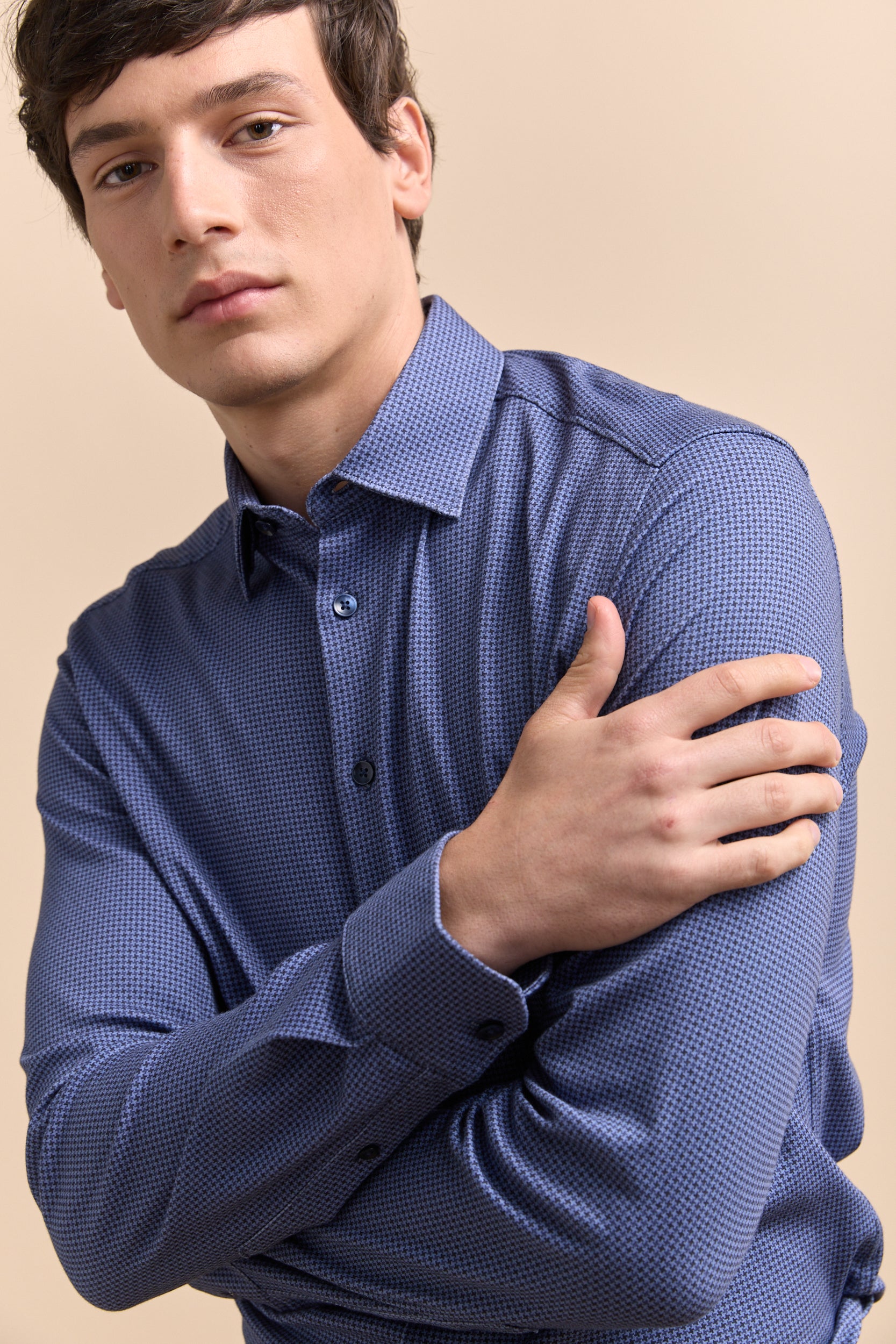 Extra-fitted micro pattern jersey shirt