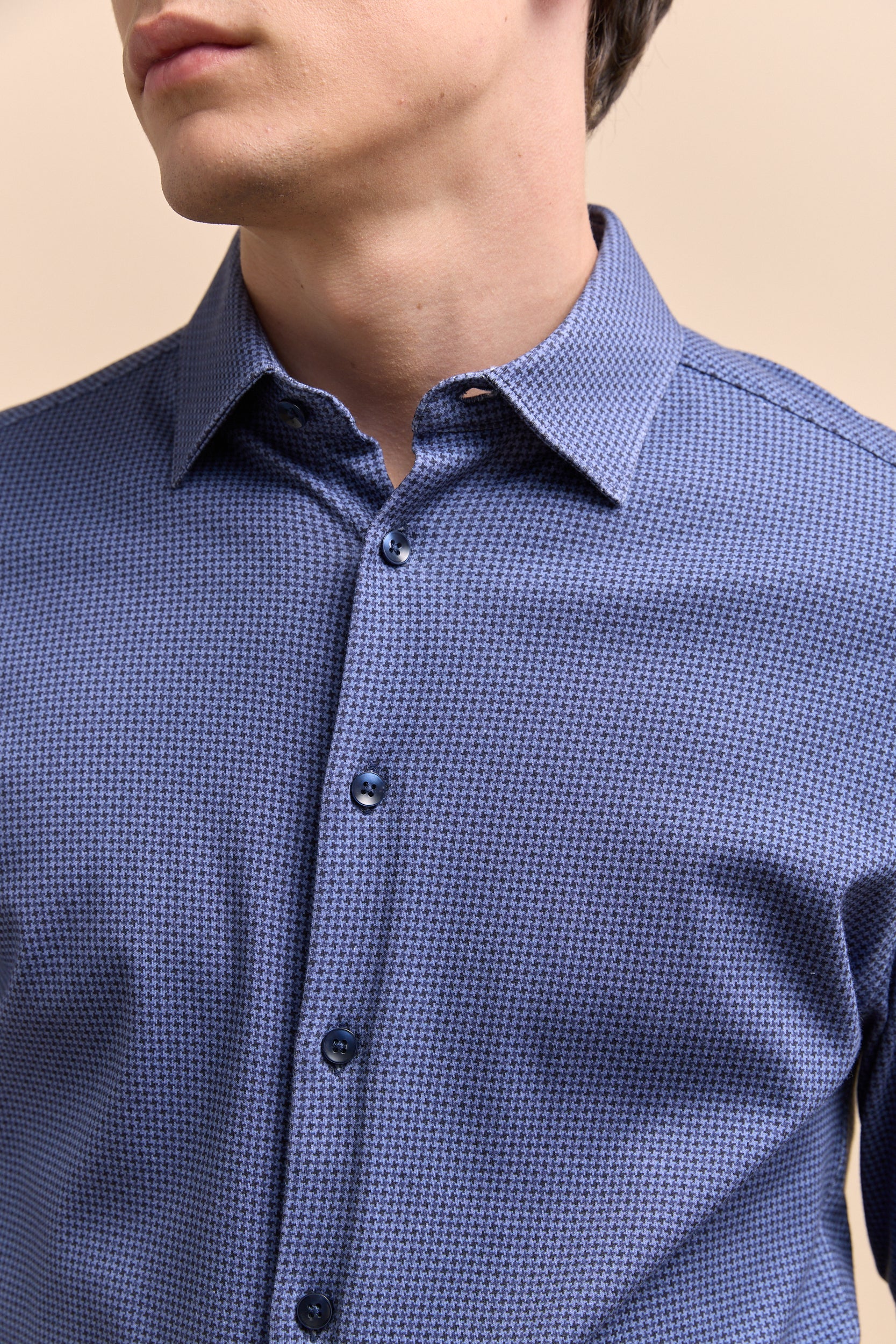 Extra-fitted micro pattern jersey shirt