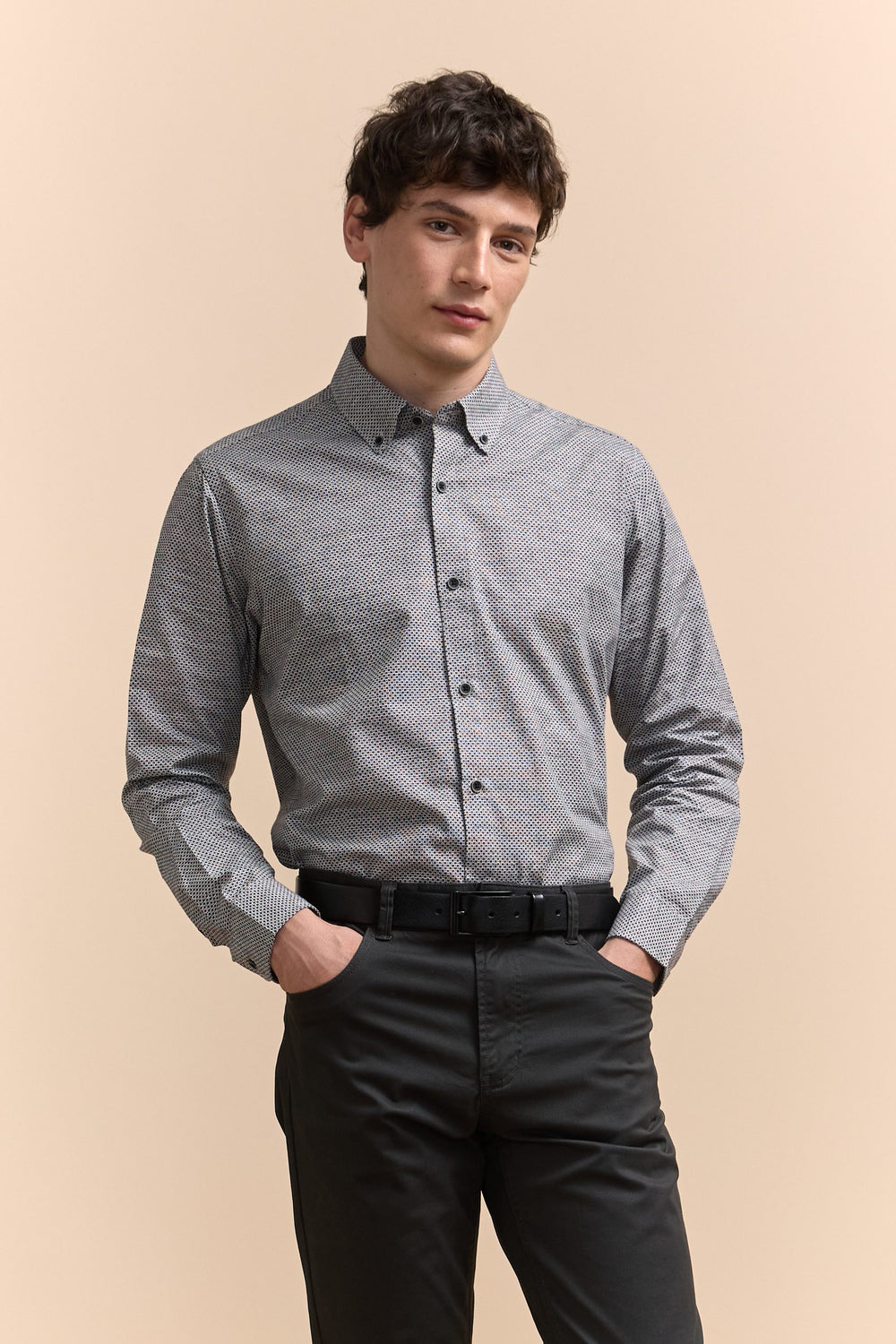 Semi-fitted pattern shirt