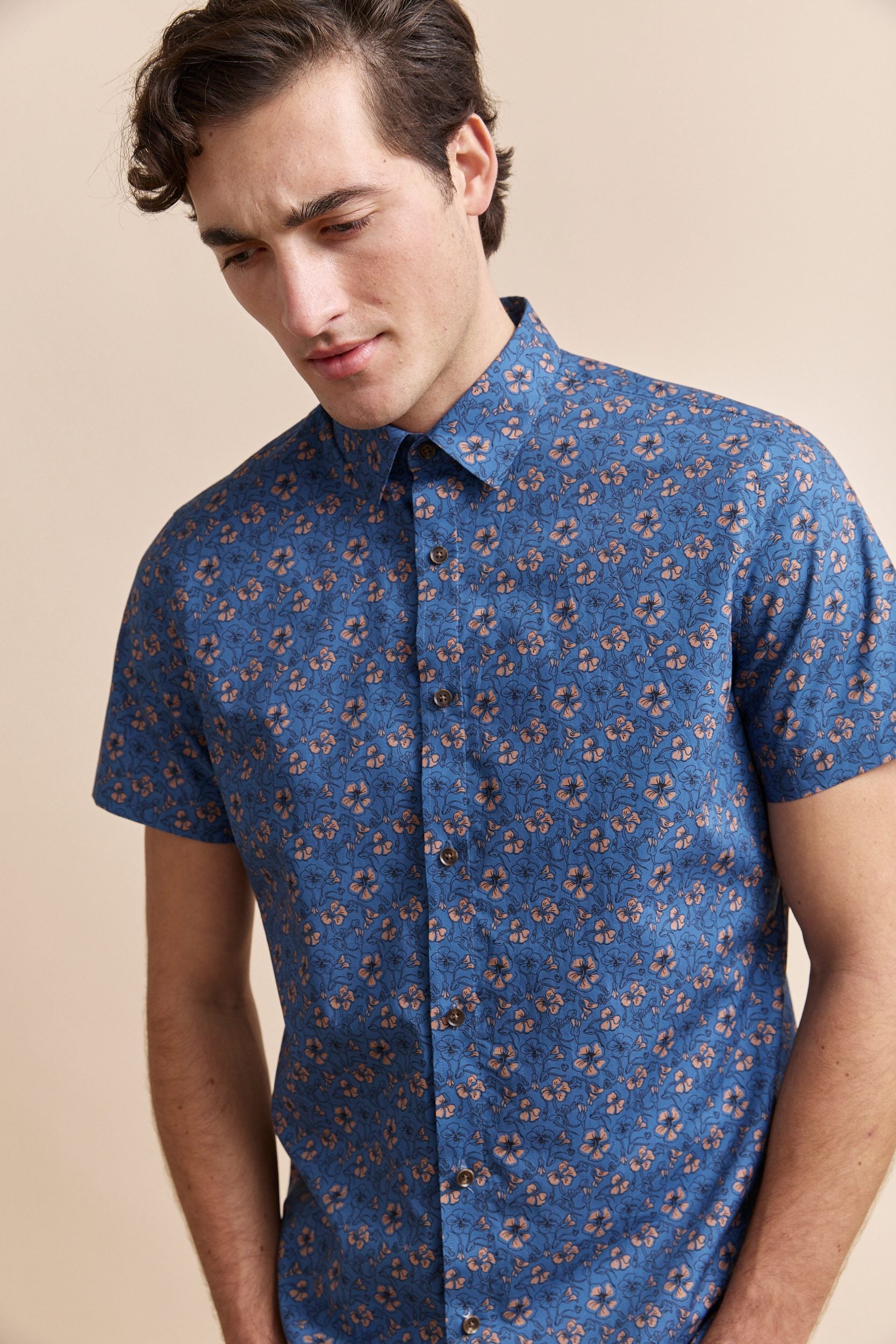 Semi-fitted floral print shirt