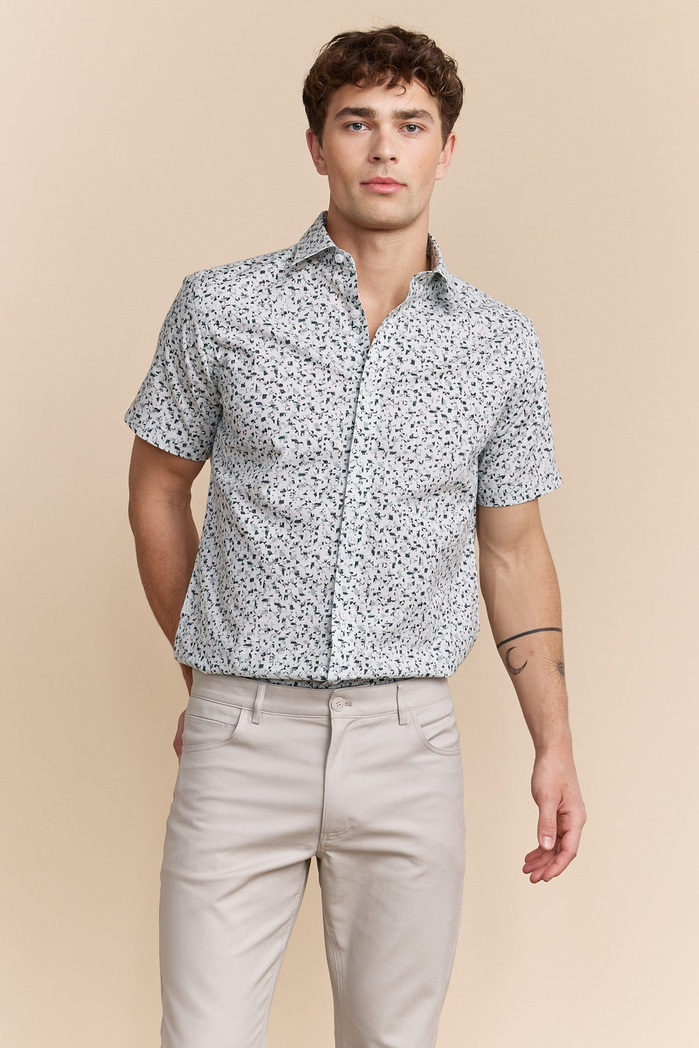 Abstract print semi-fitted shirt