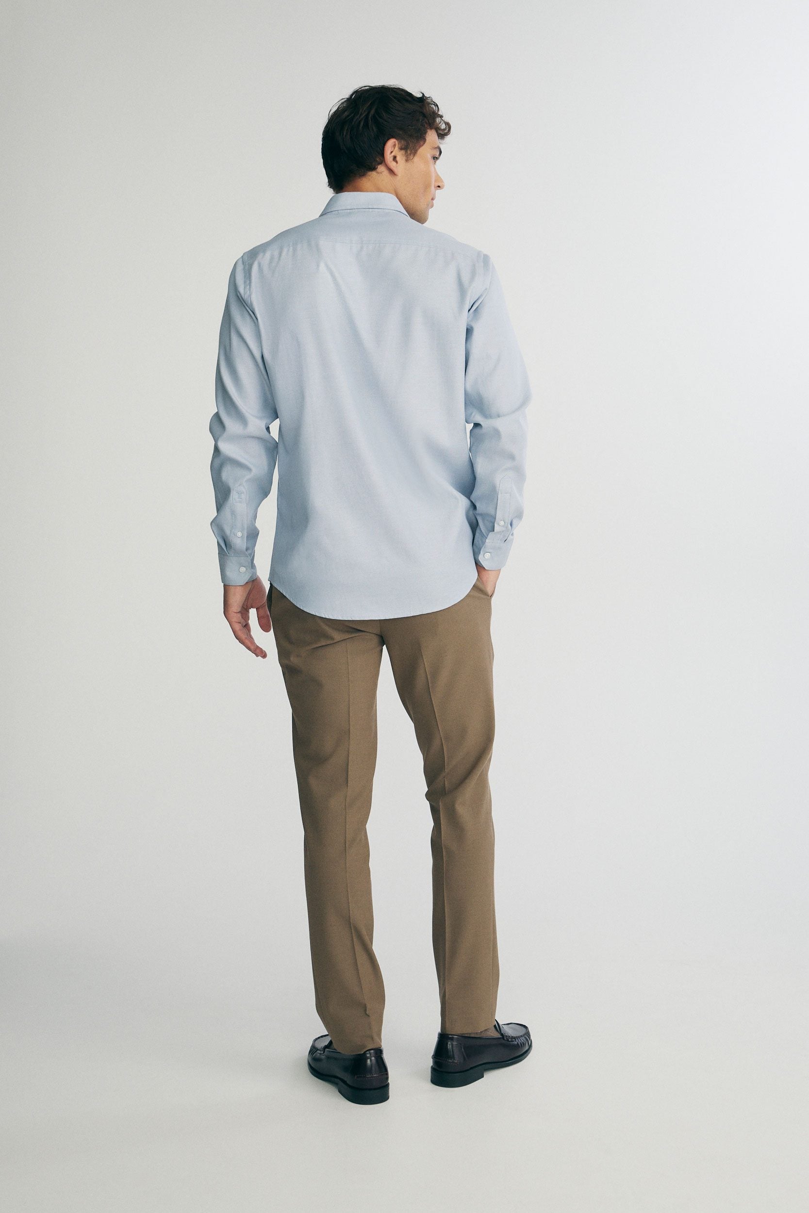 Semi-fitted oxford shirt
