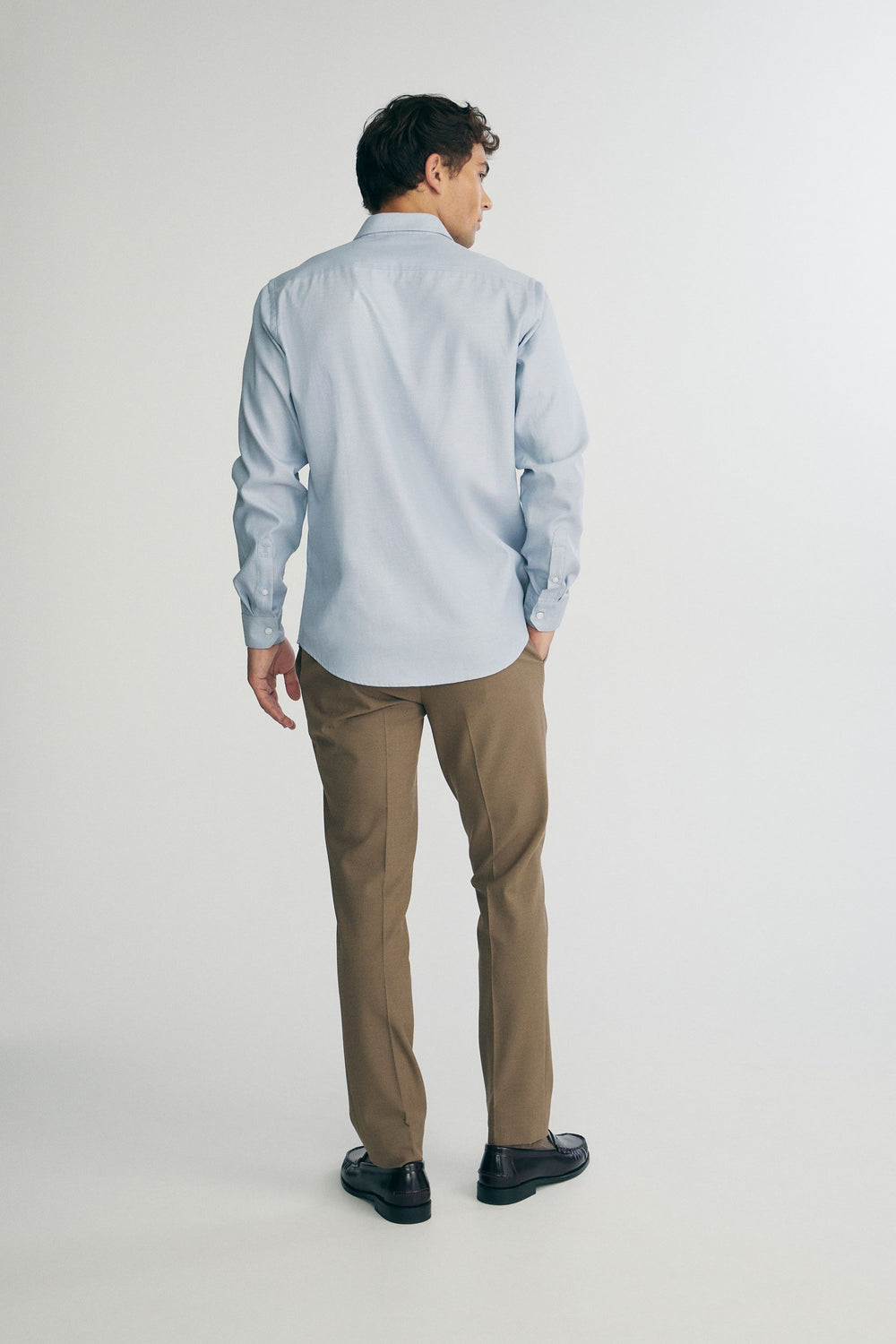 Semi-fitted oxford shirt