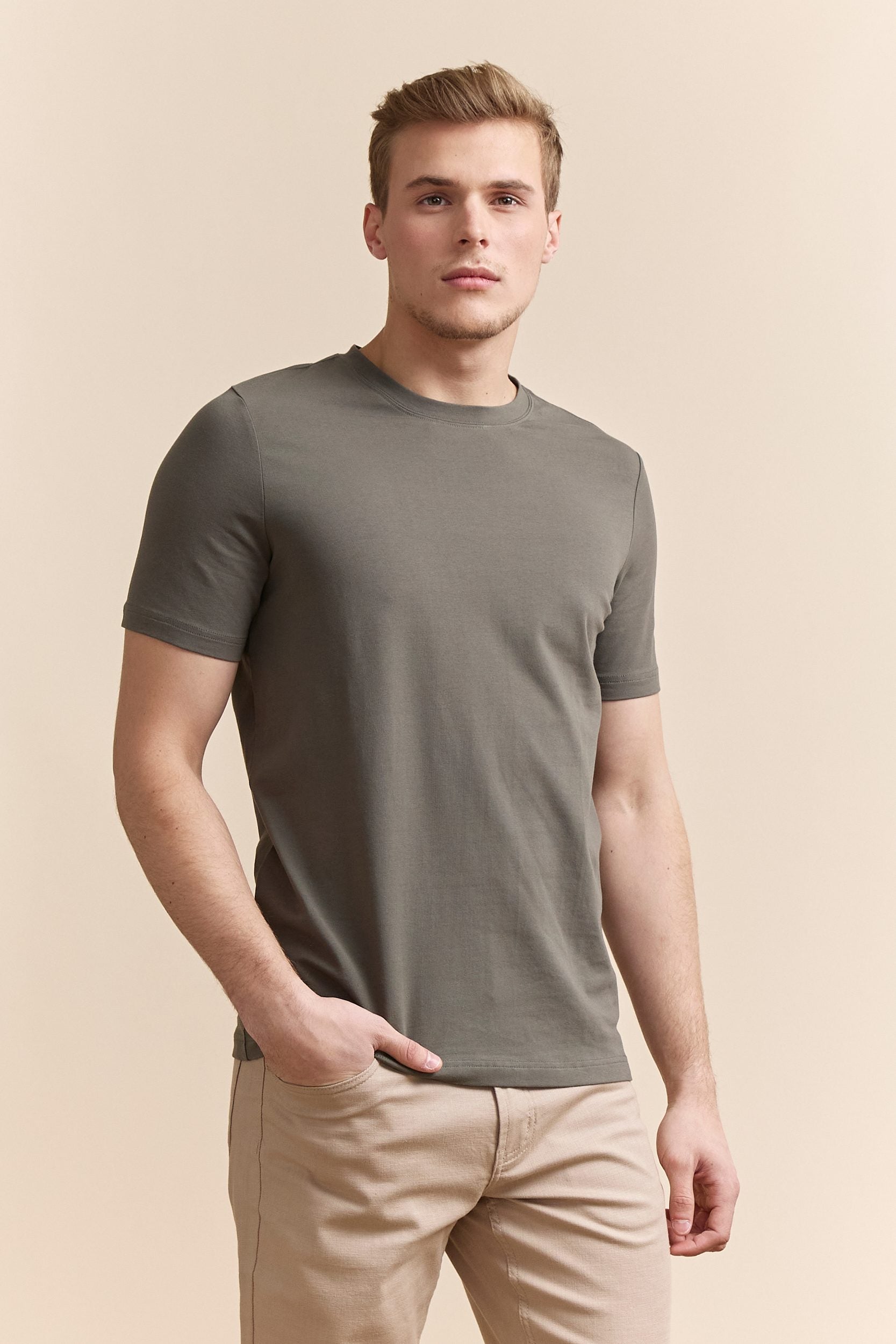 Basic crew neck t-shirt