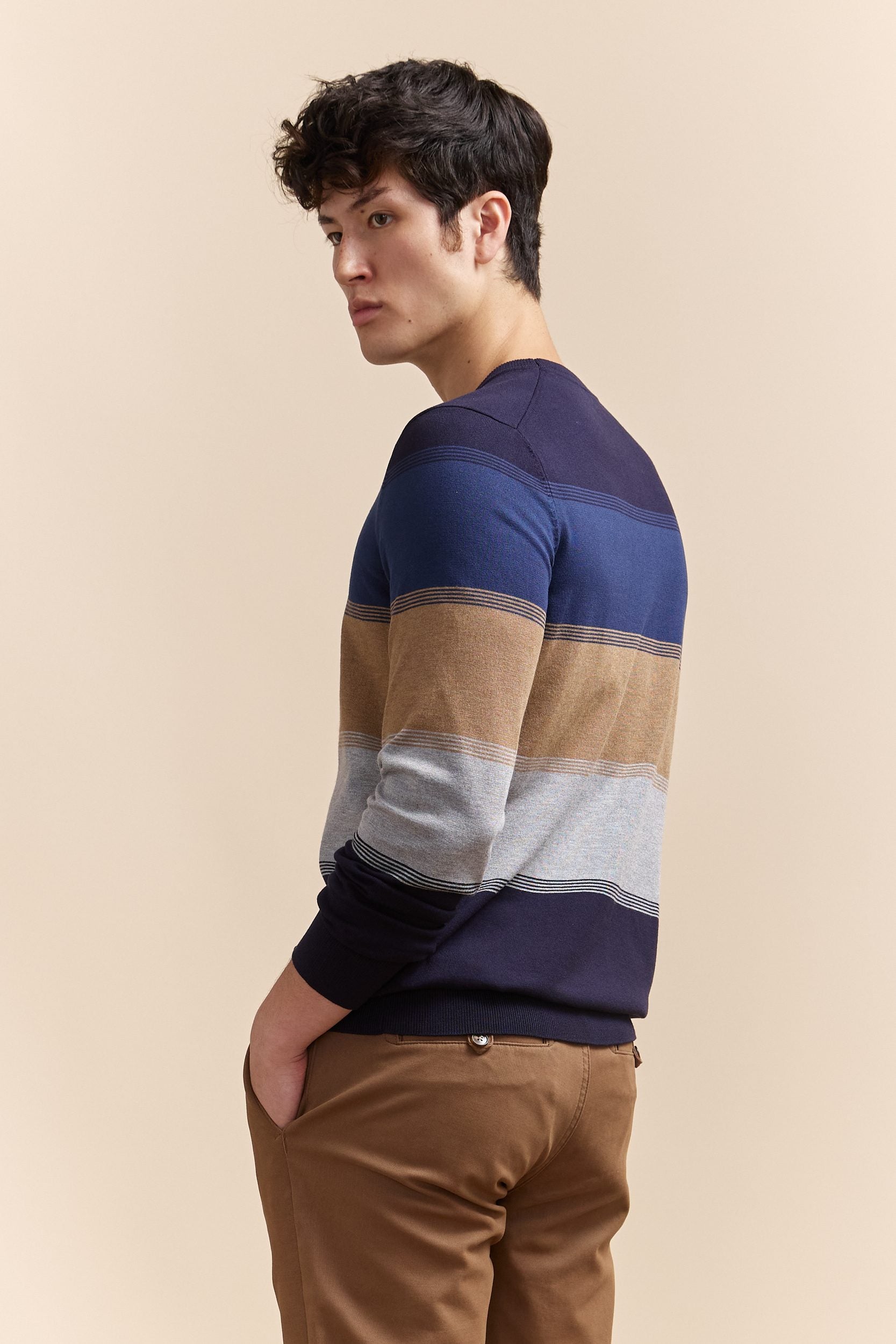 Color block crew neck sweater