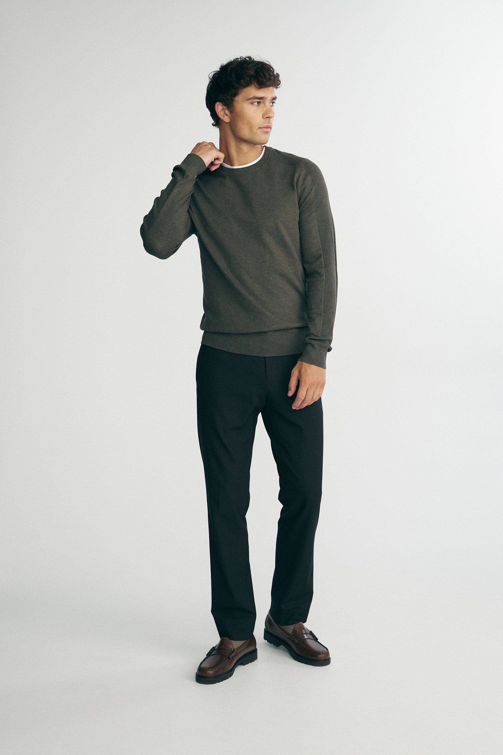 Rib details crew neck sweater