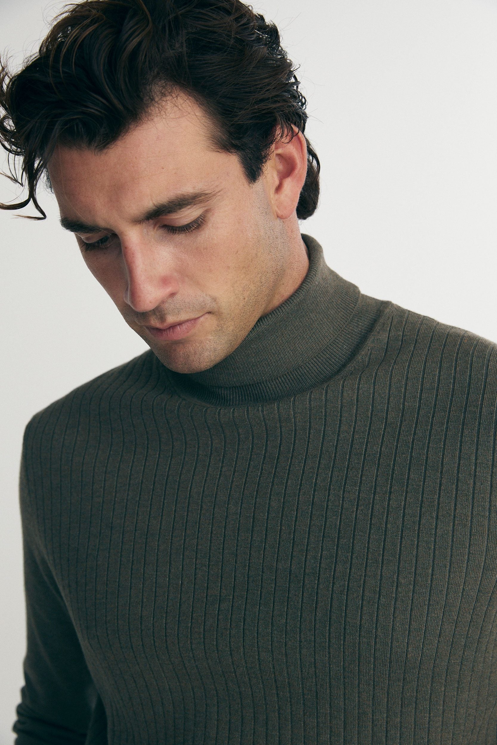 Rib details turtle neck sweater
