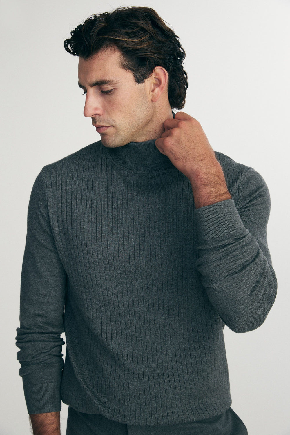 Rib details turtle neck sweater