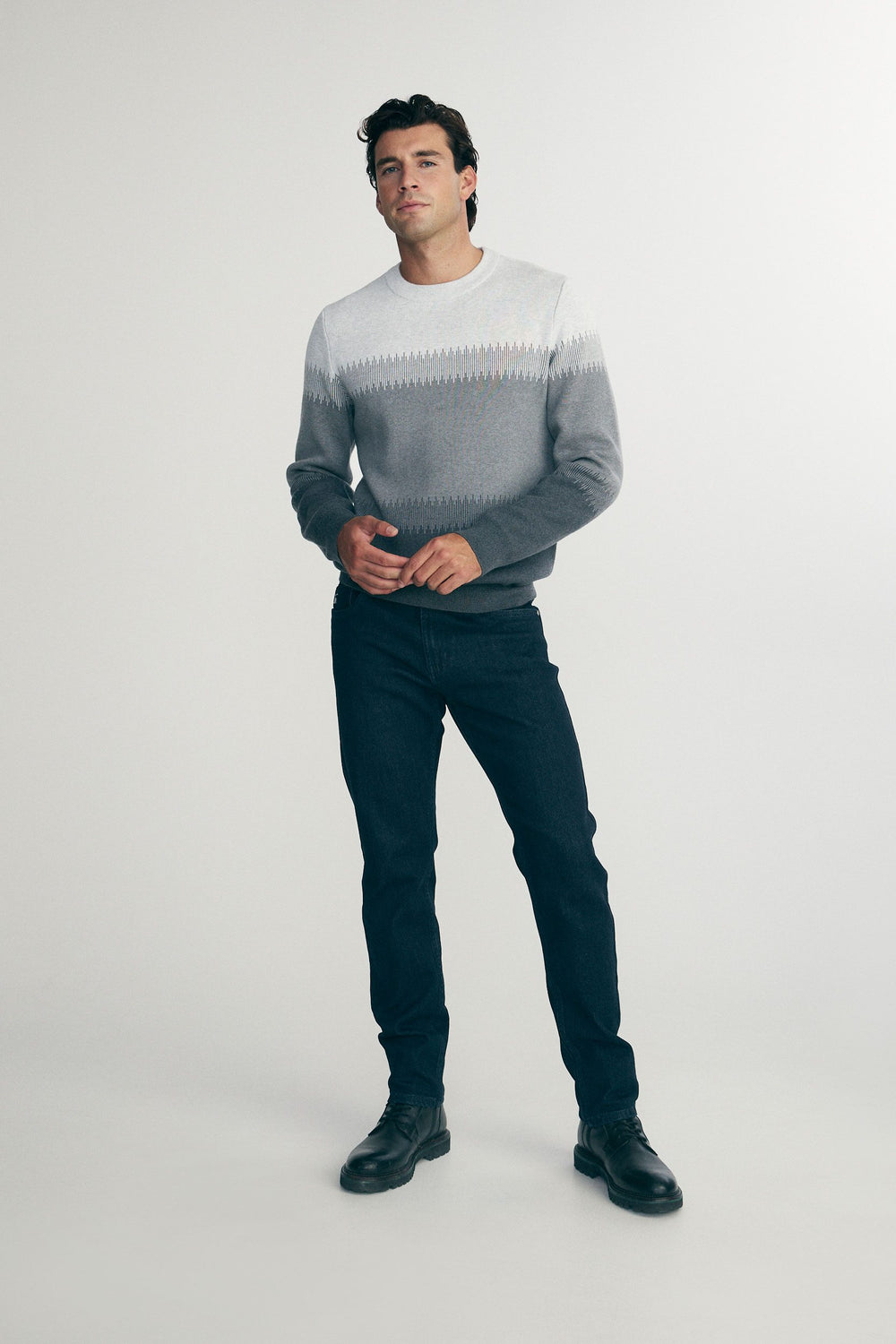 Colour blocking crew neck sweater