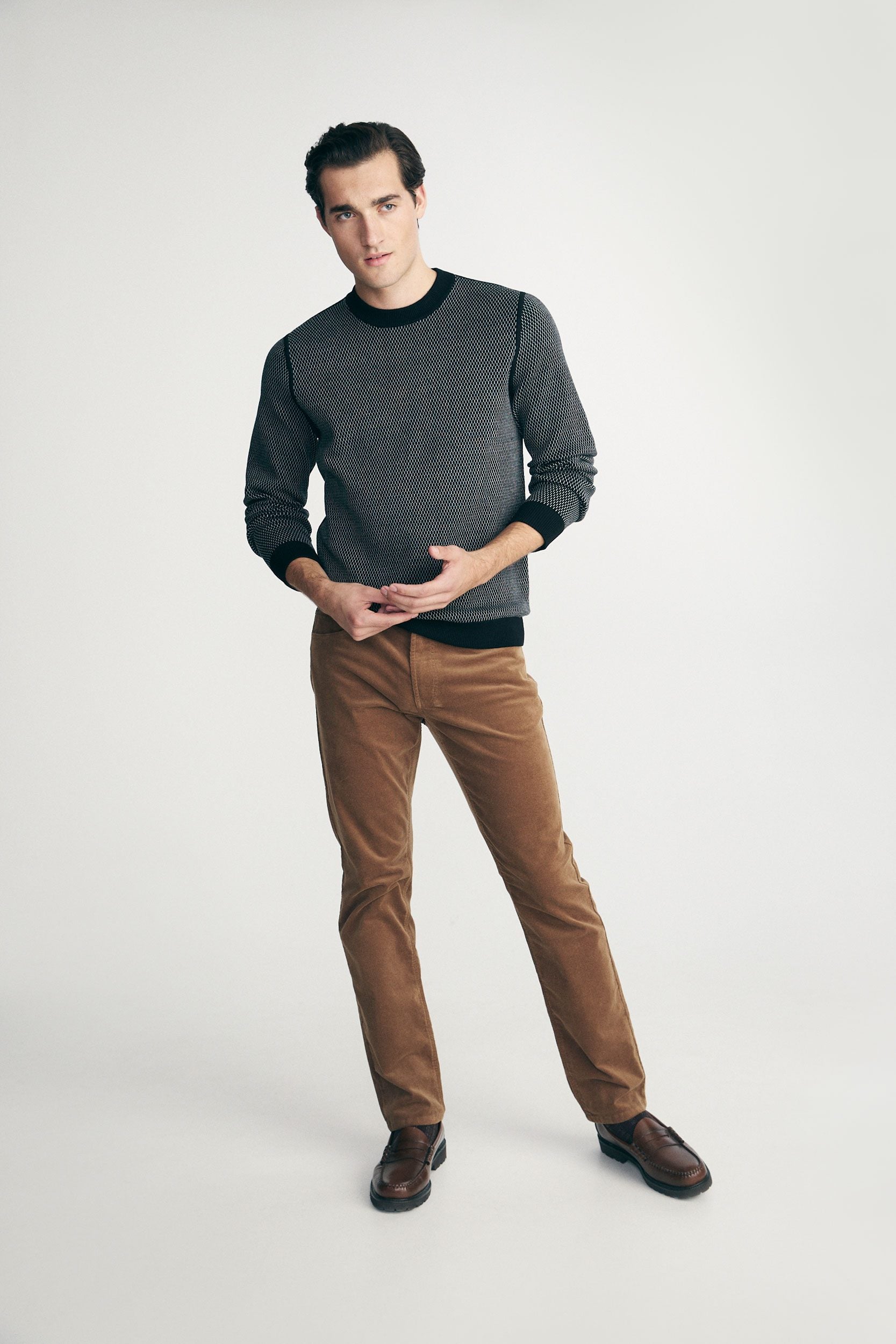 Reversible sweater with micro patterns