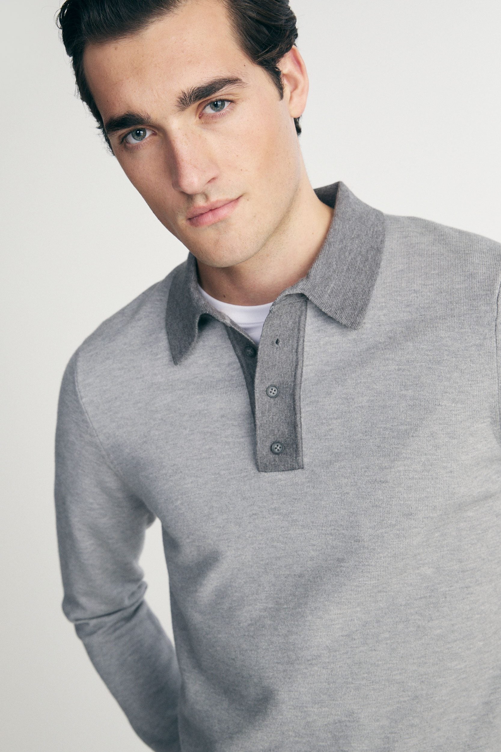 Knit sweater with collar