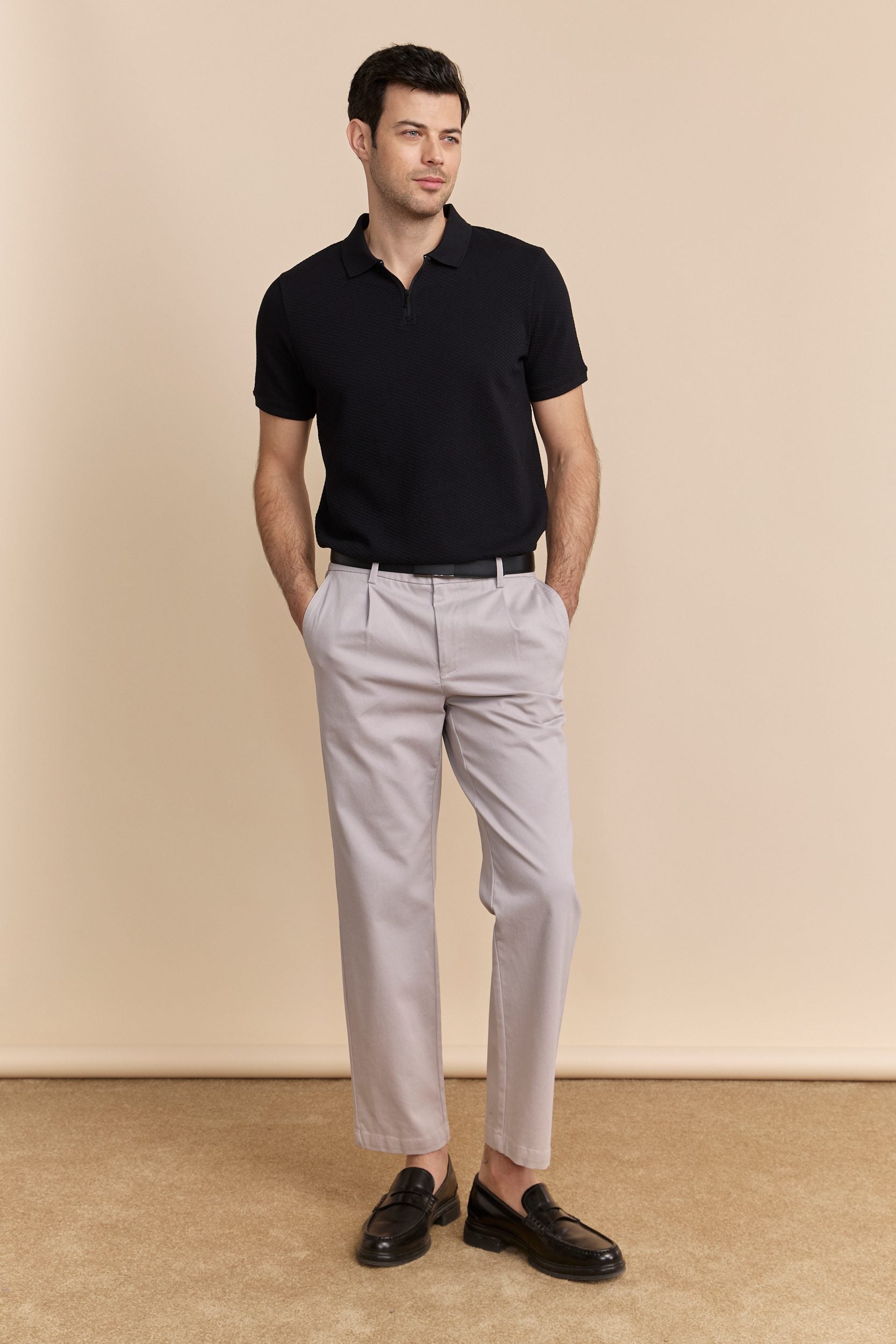 Pleated pant with elastic sides