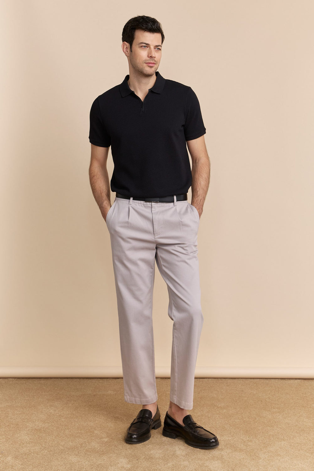 Pleated pant with elastic sides
