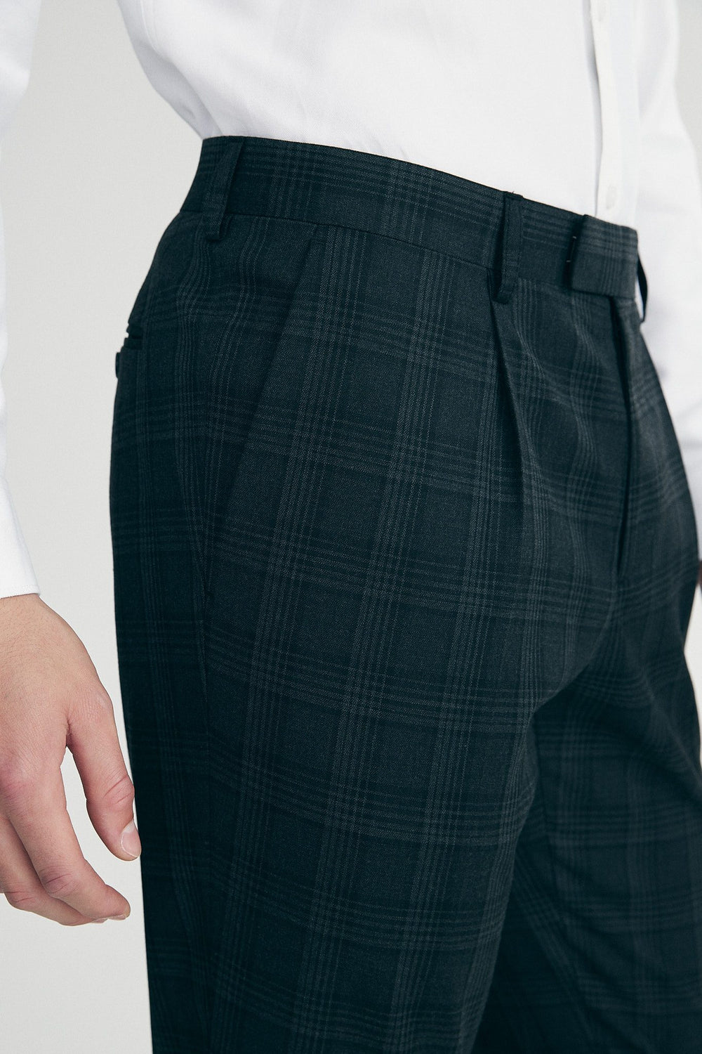 Pleated check pants