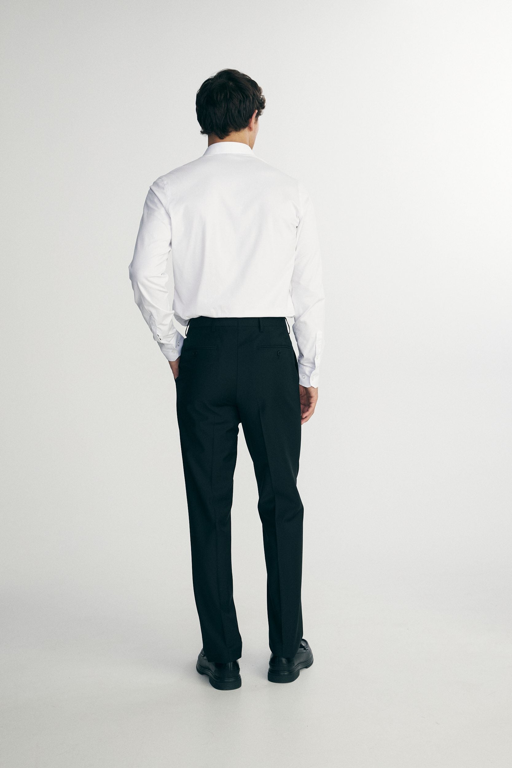 Solid color pleated pants