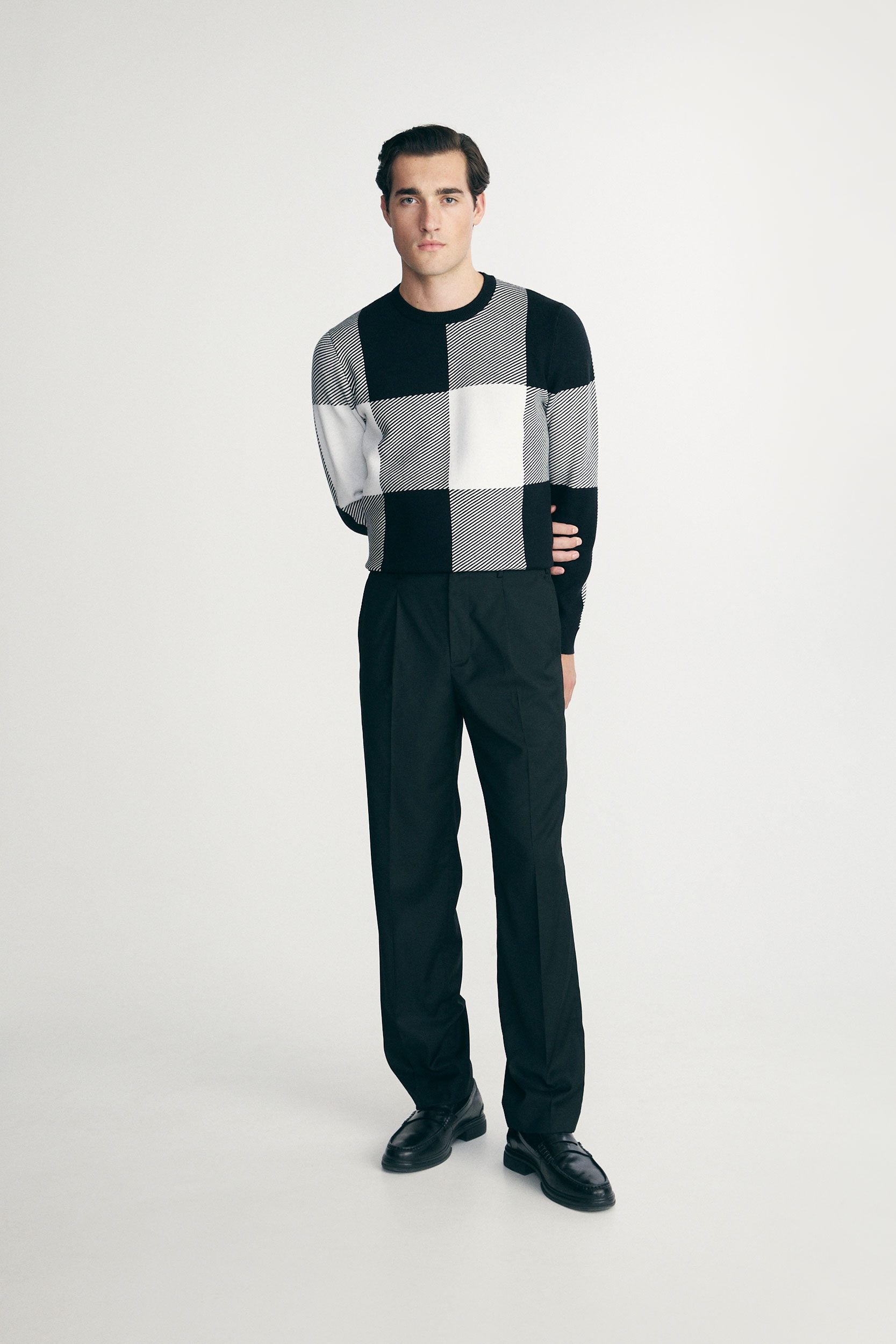 Pleated pants with elastic band