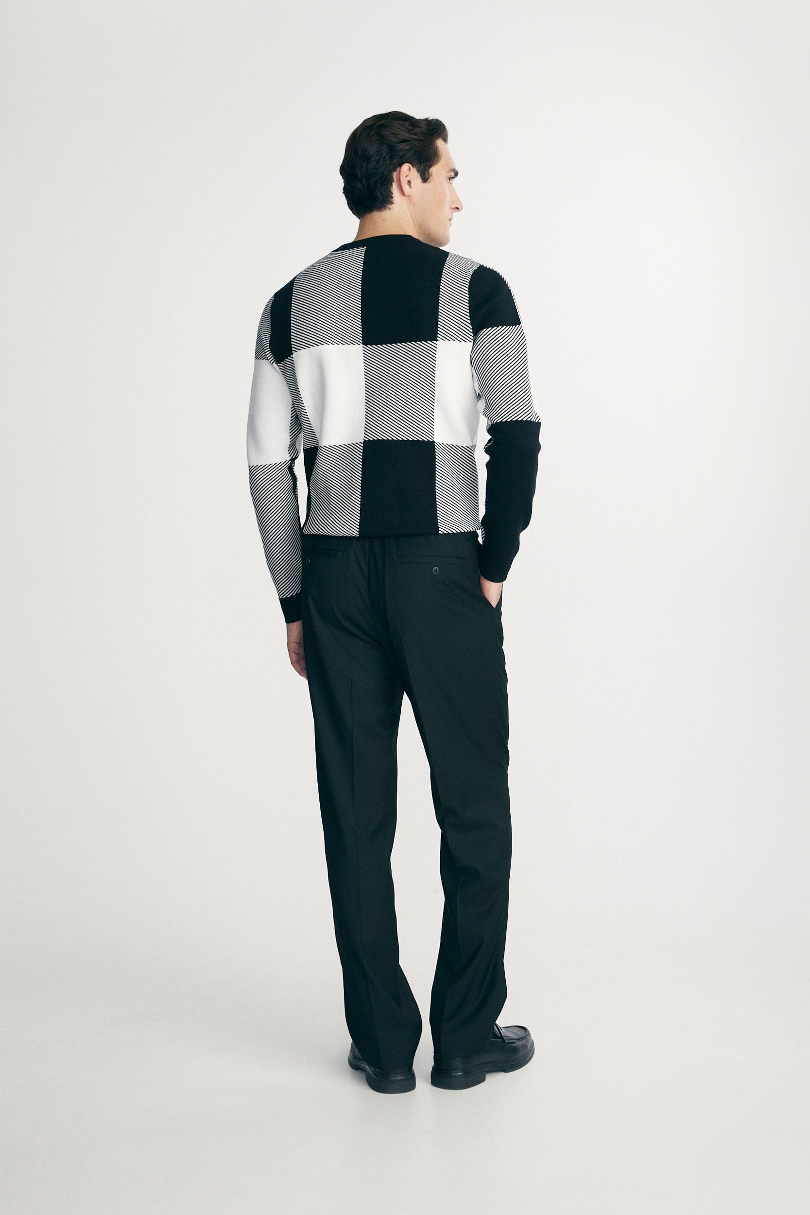 Pleated pants with elastic band