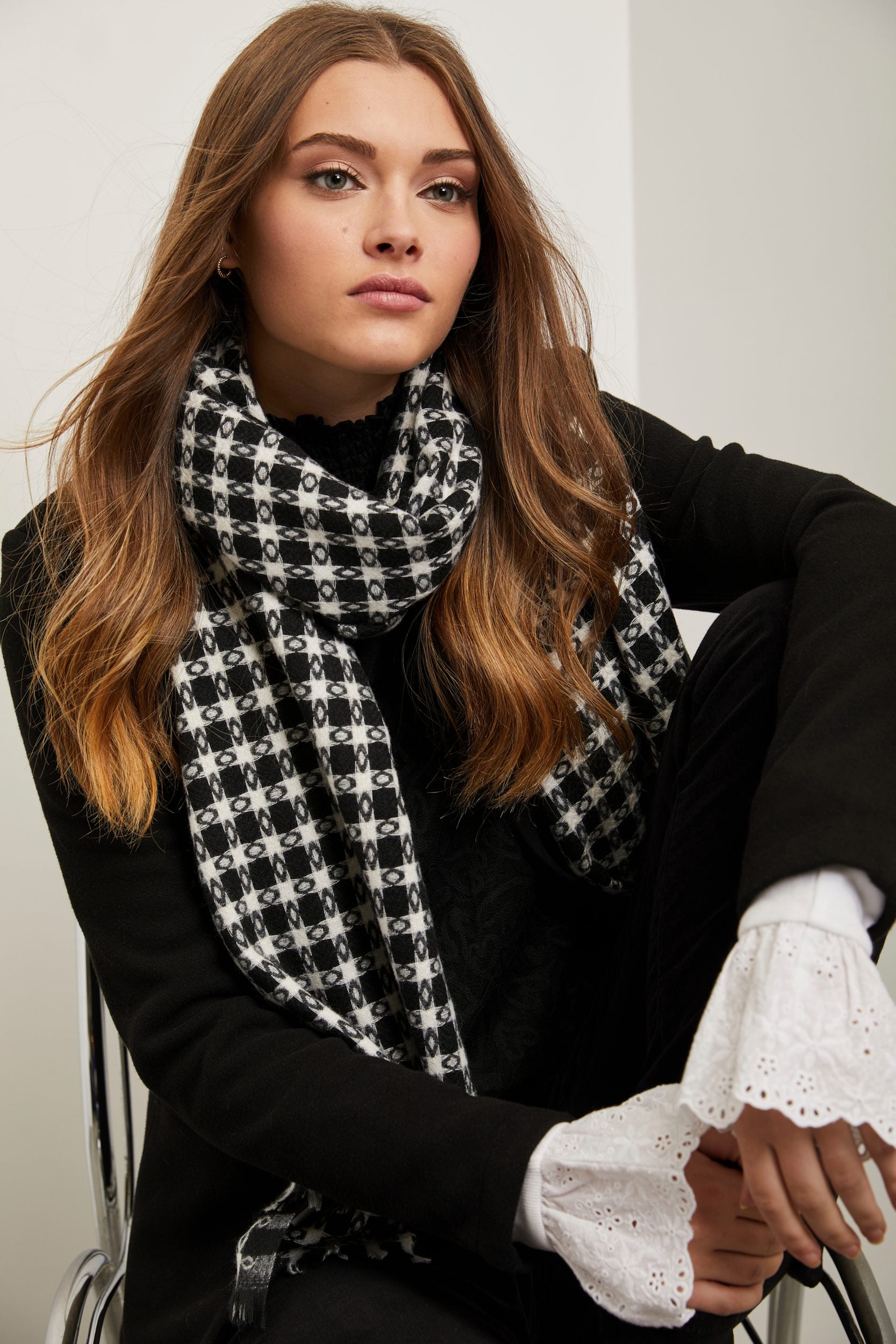 Geometric pattern scarf with fringe