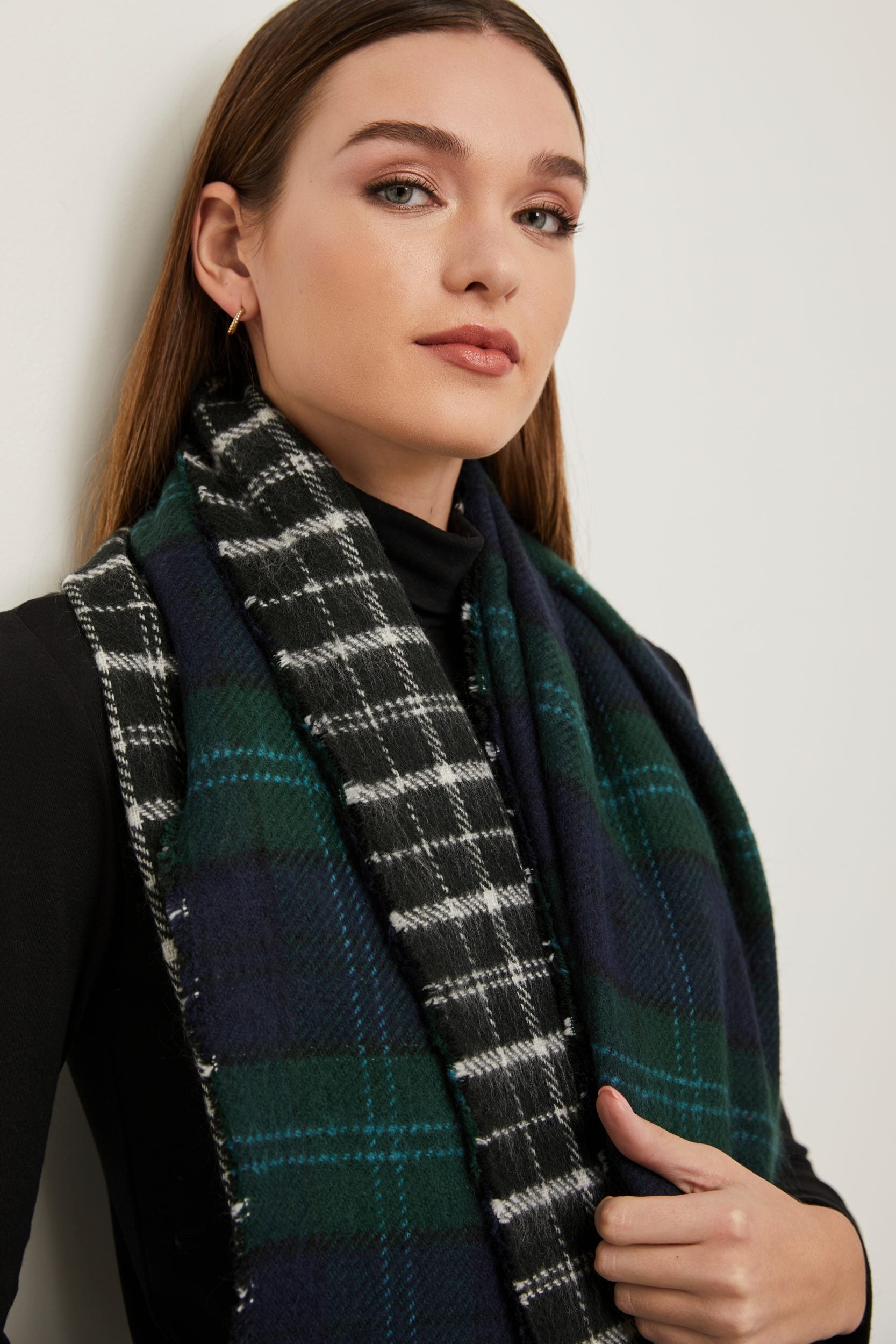 Reversible plaid scarf