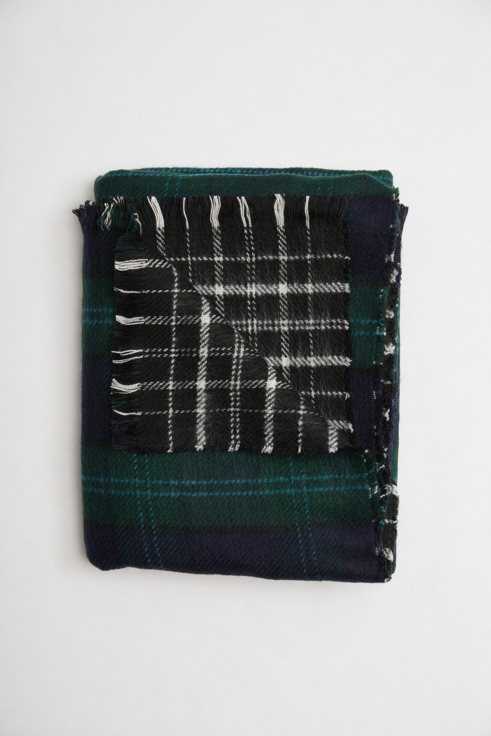 Reversible plaid scarf