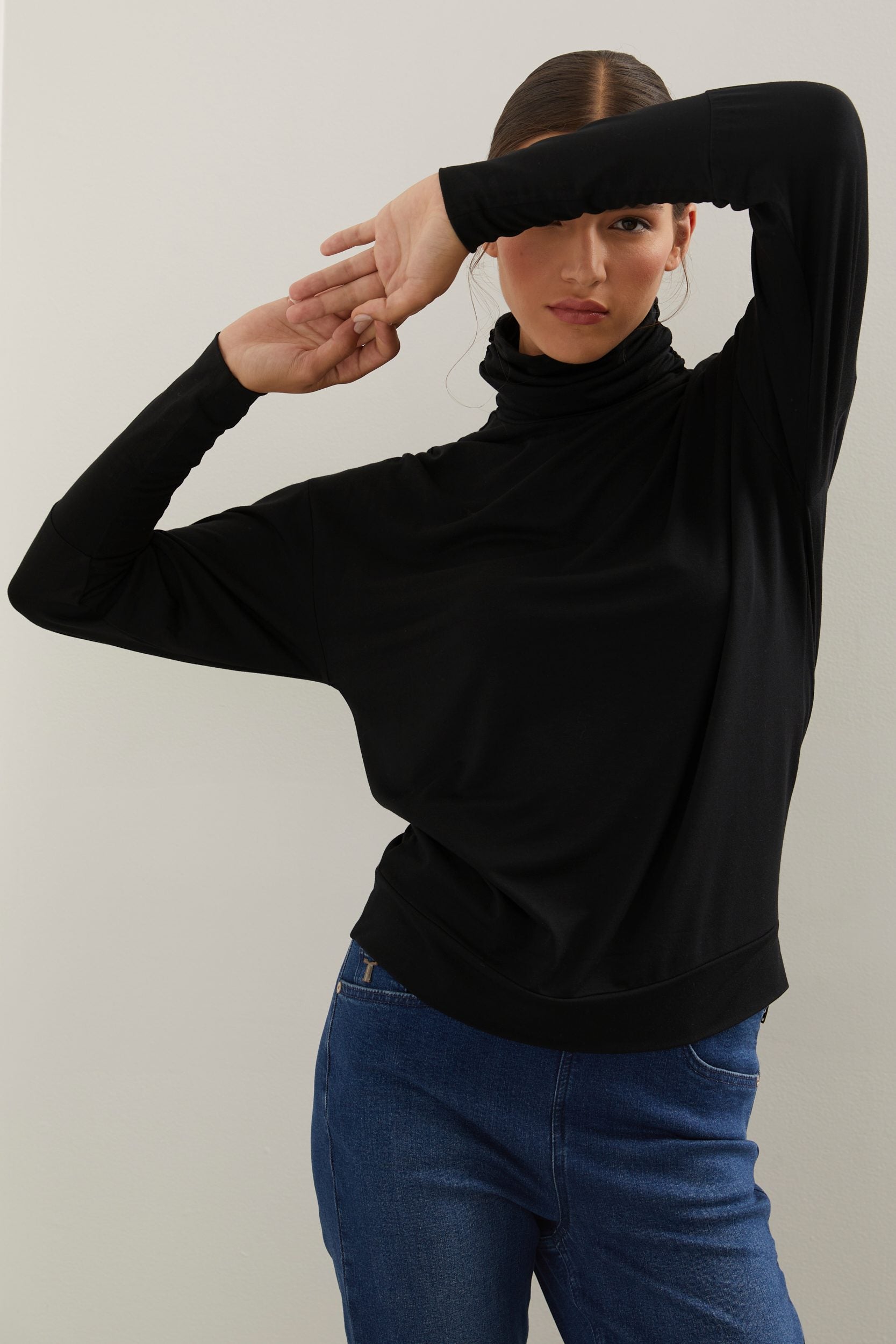 Long sleeve mock neck t-shirt with gathering