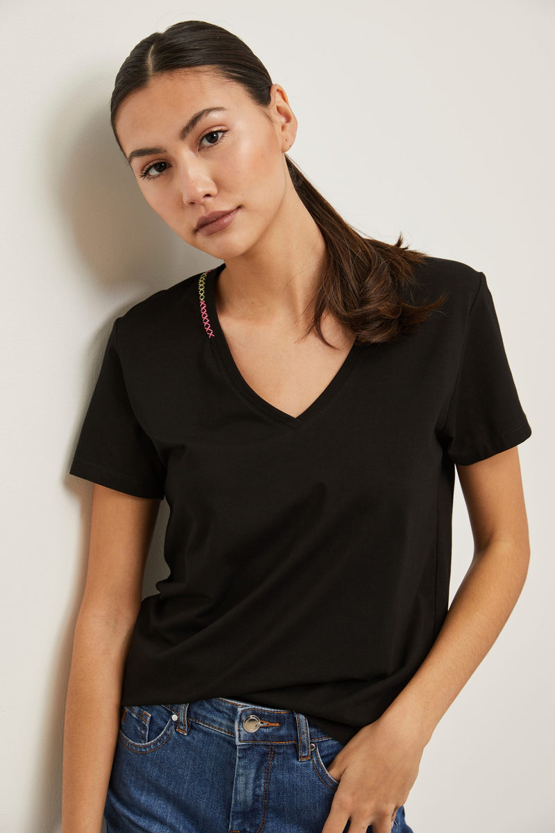 Regular fit v-neck t-shirt wit