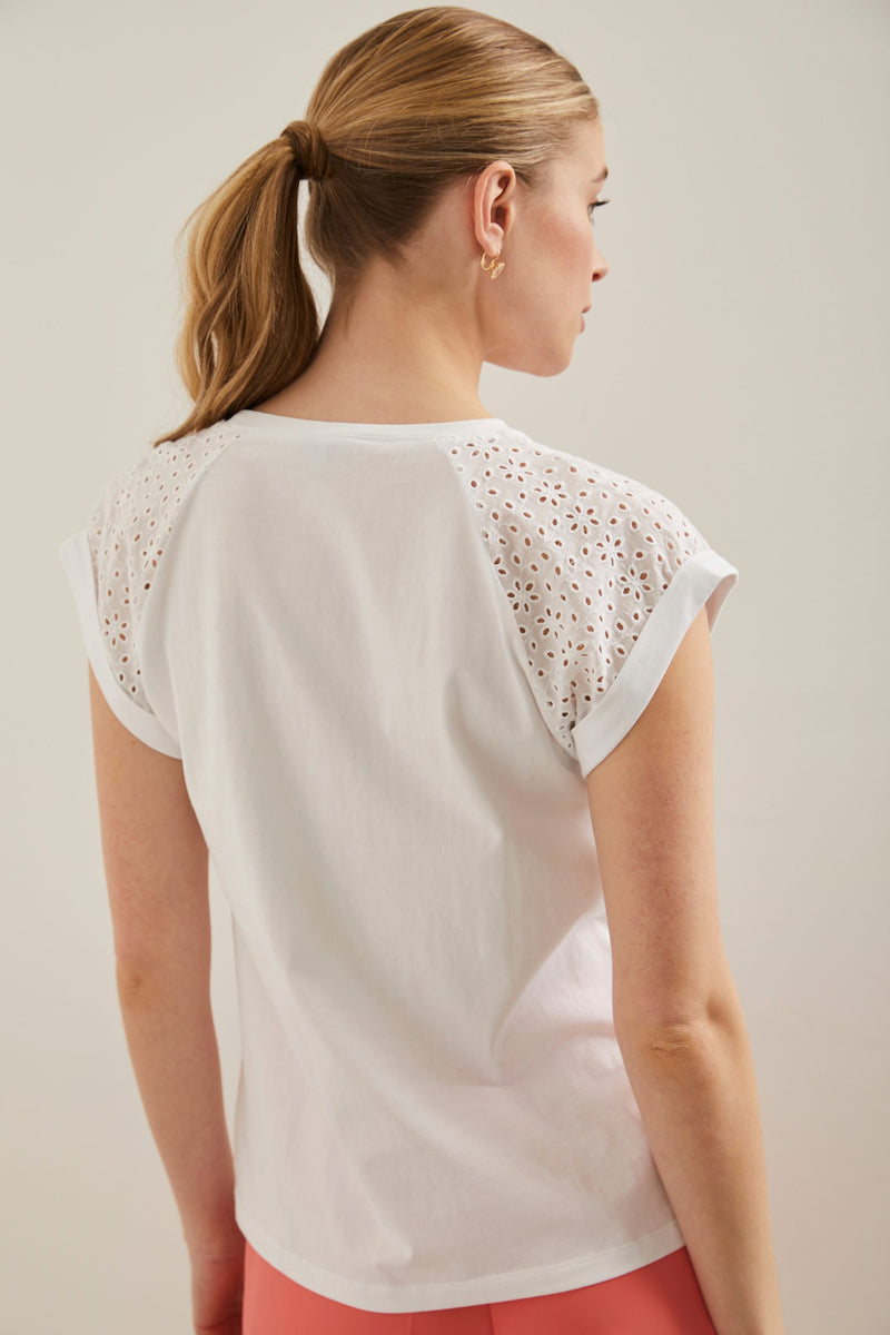 Raglan t-shirt with eyelet sleeve