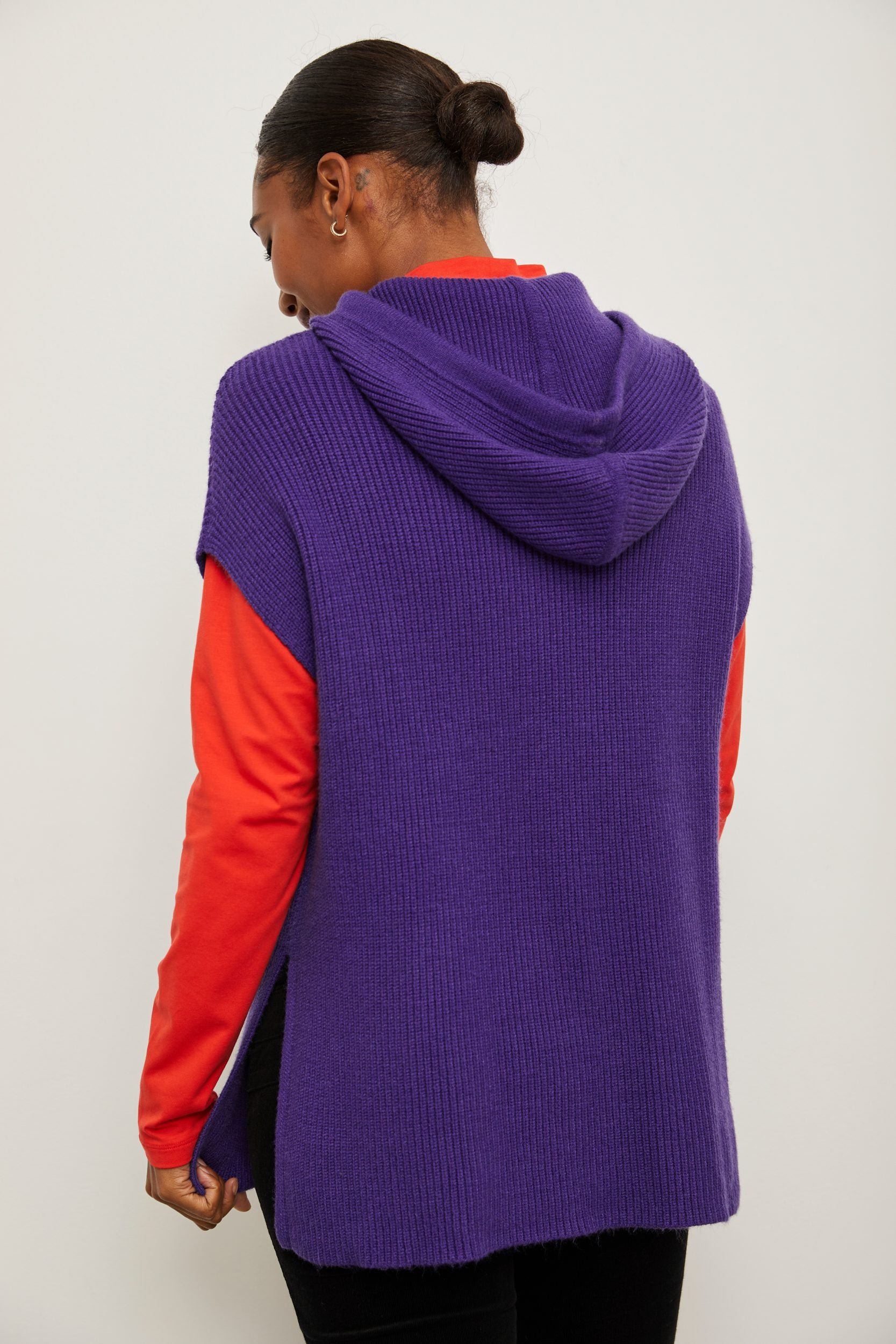 Sleeveless sweater with hood