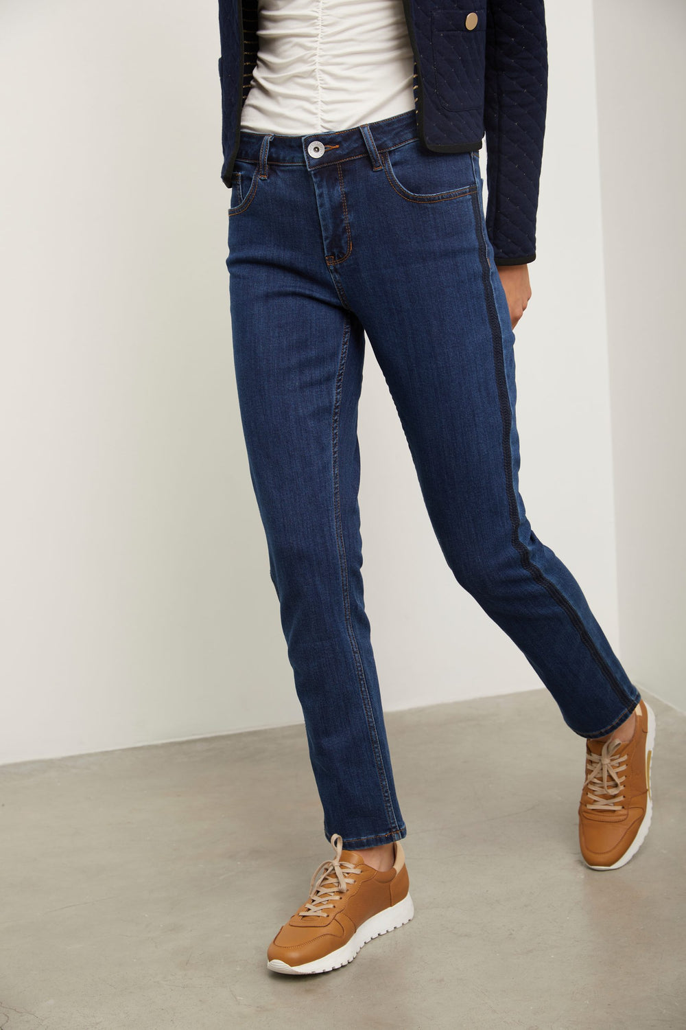 Vogue fit straight jeans with embroidery