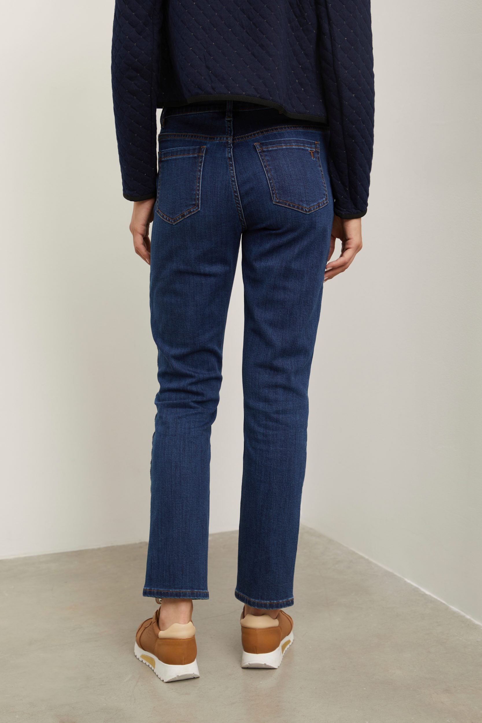 Vogue fit straight jeans with embroidery