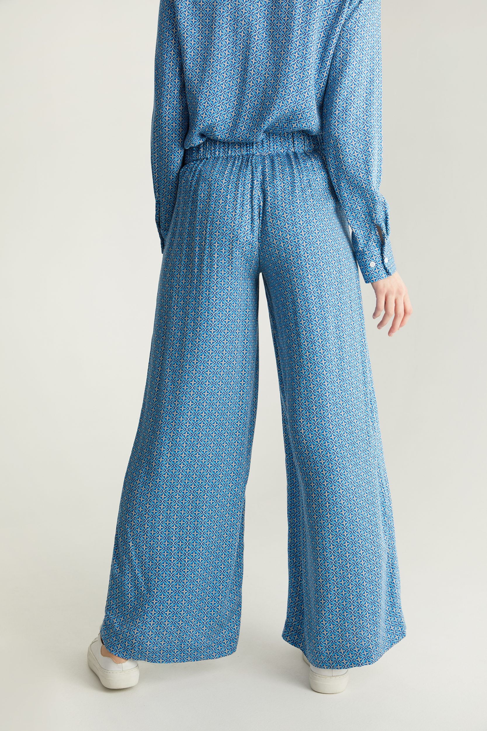 Printed wide leg fluid pant