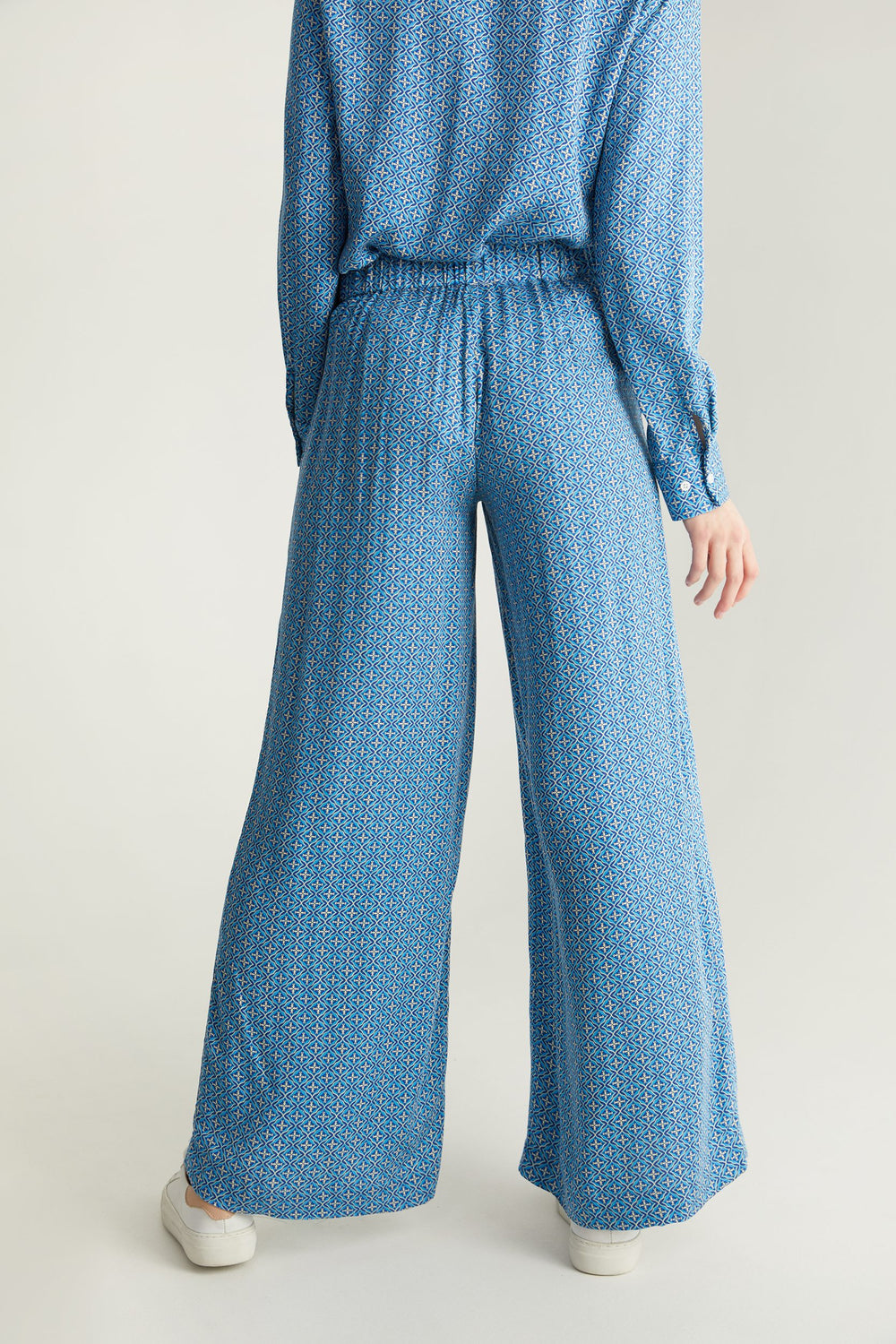 Printed wide leg fluid pant
