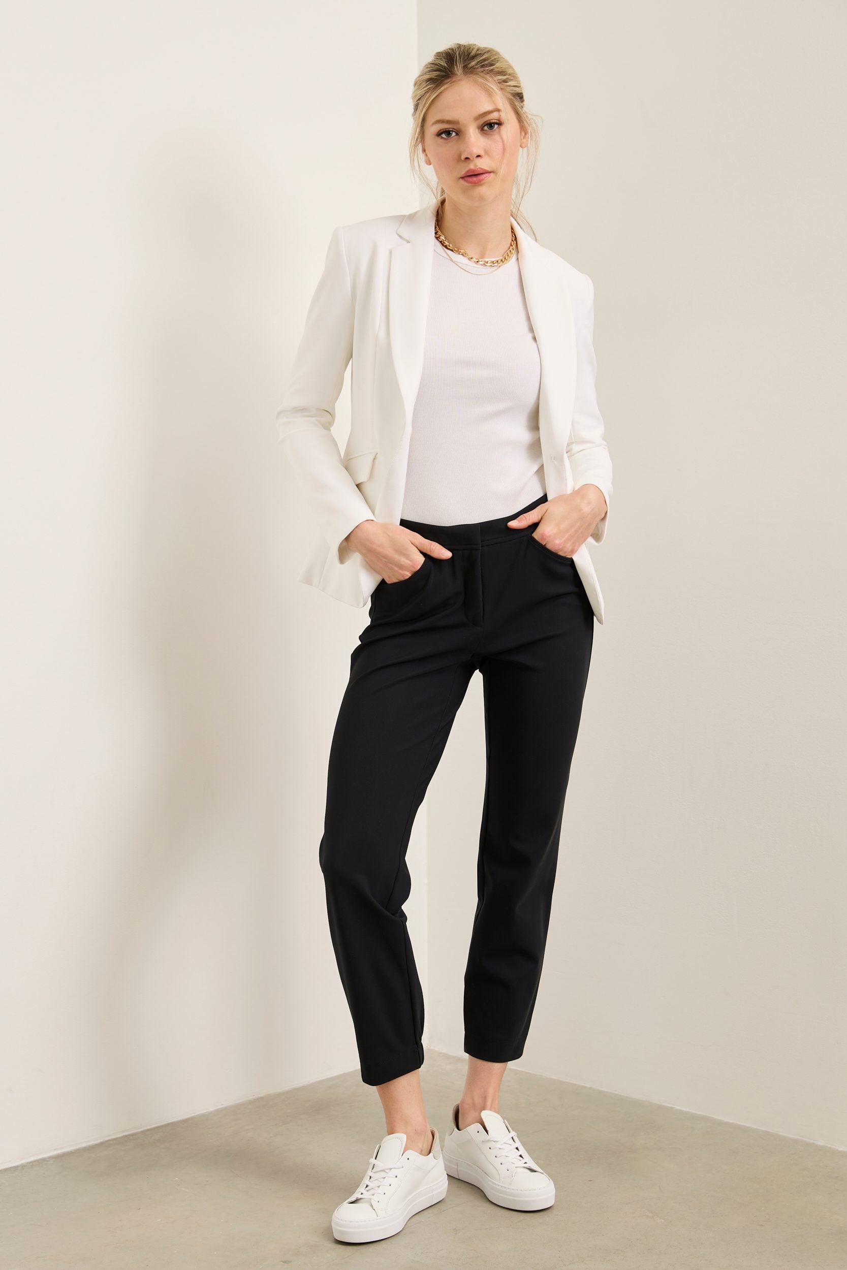 Sport Chic pant with elastic cuff