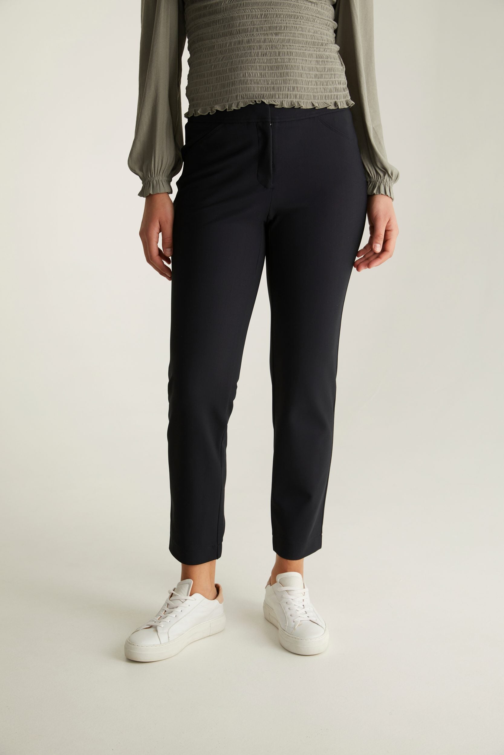 Sport Chic pant with elastic cuff