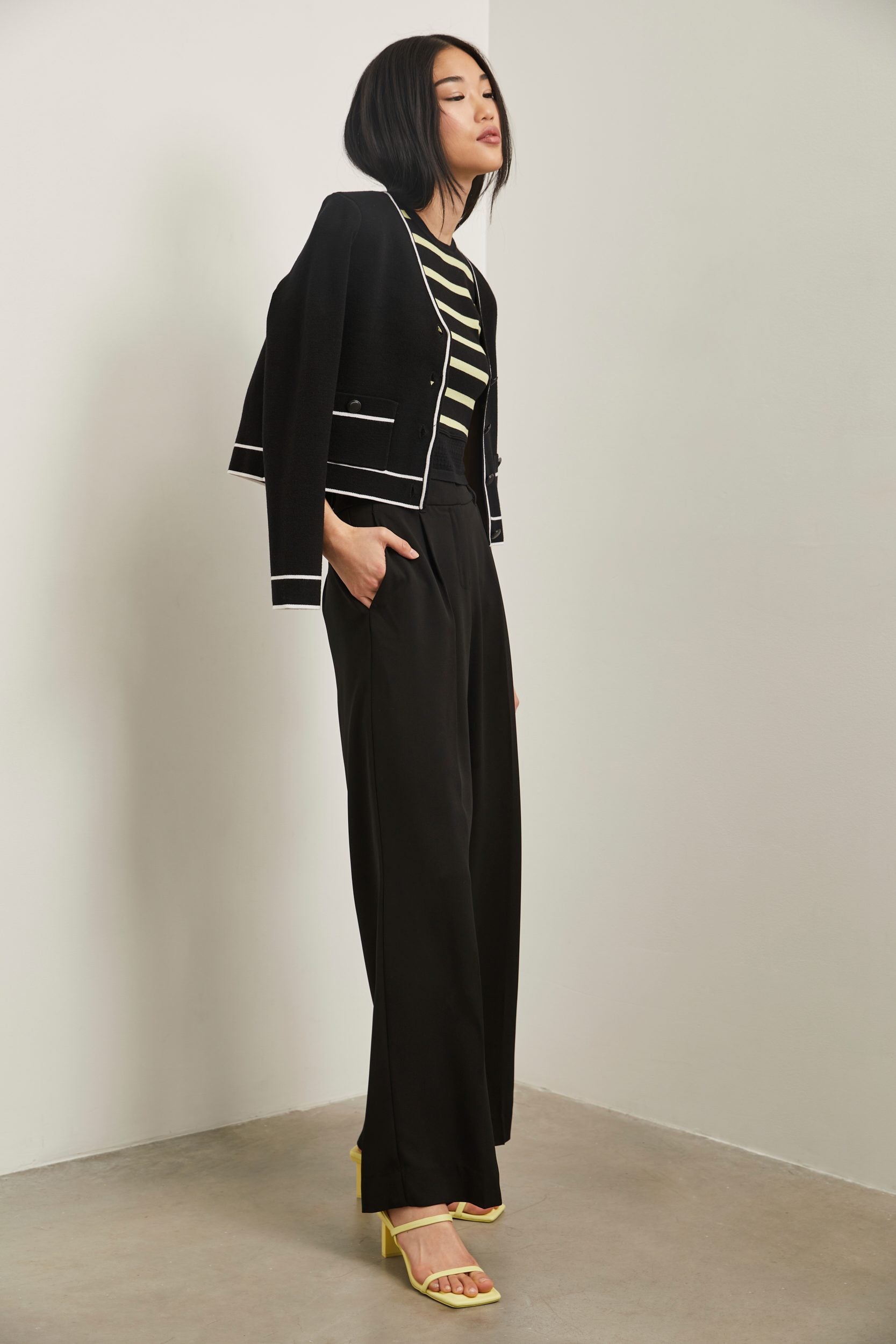 Wide leg fluid pant with pleat