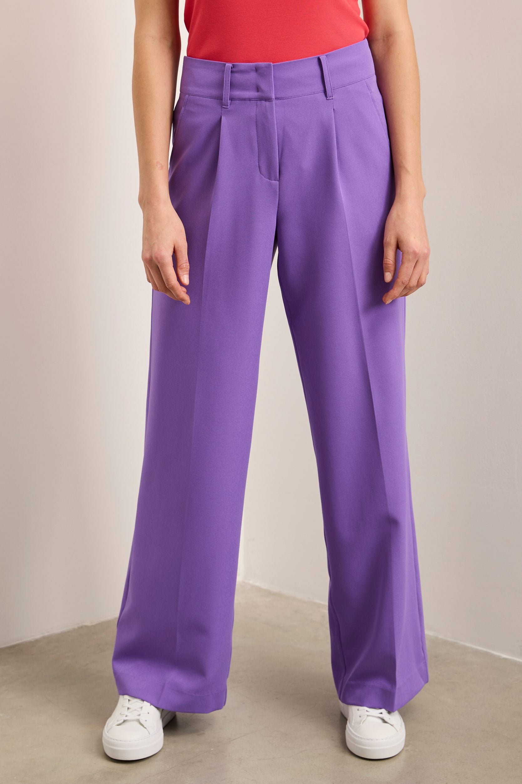 Wide leg fluid pant with pleat