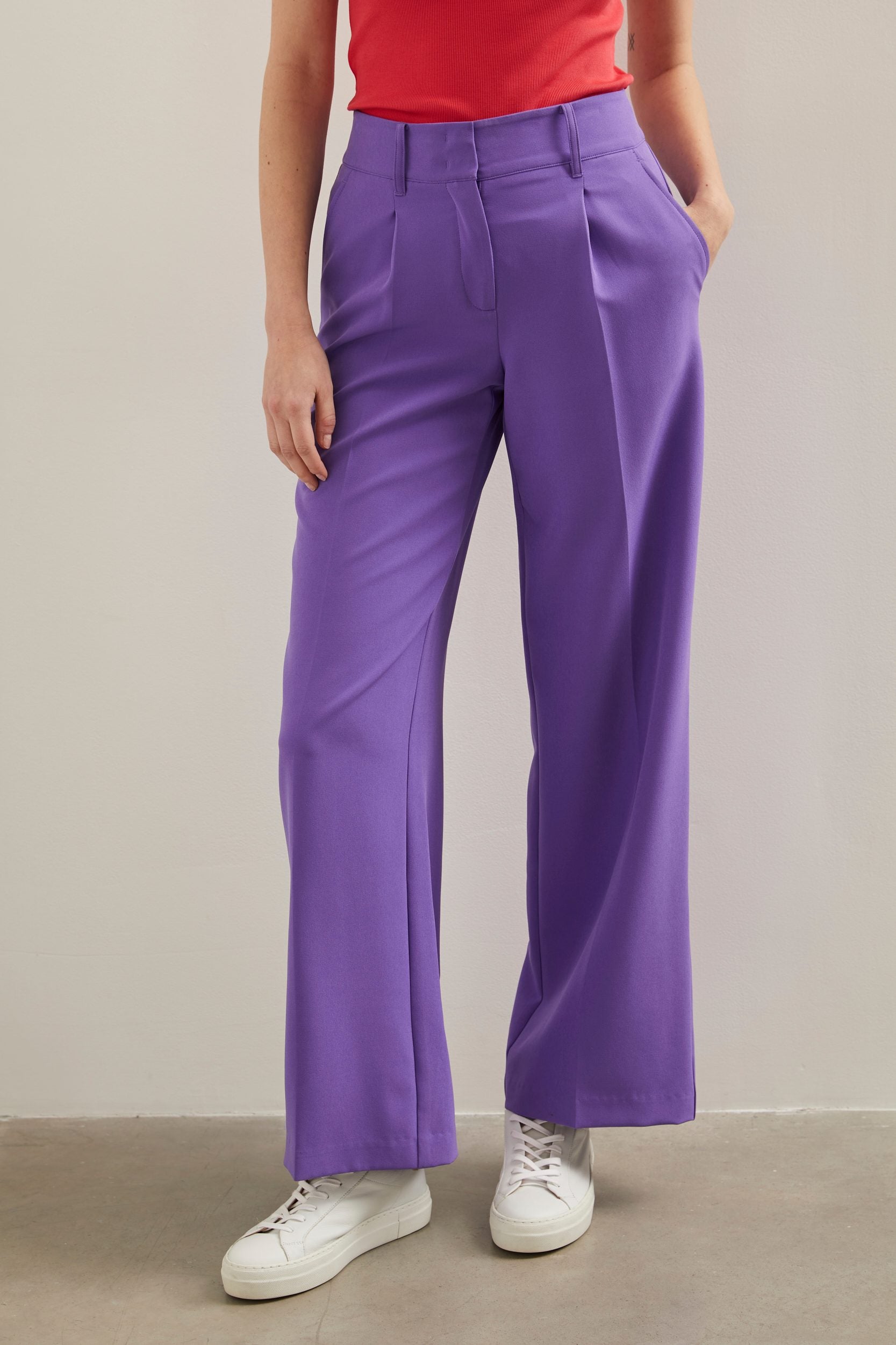 Wide leg fluid pant with pleat