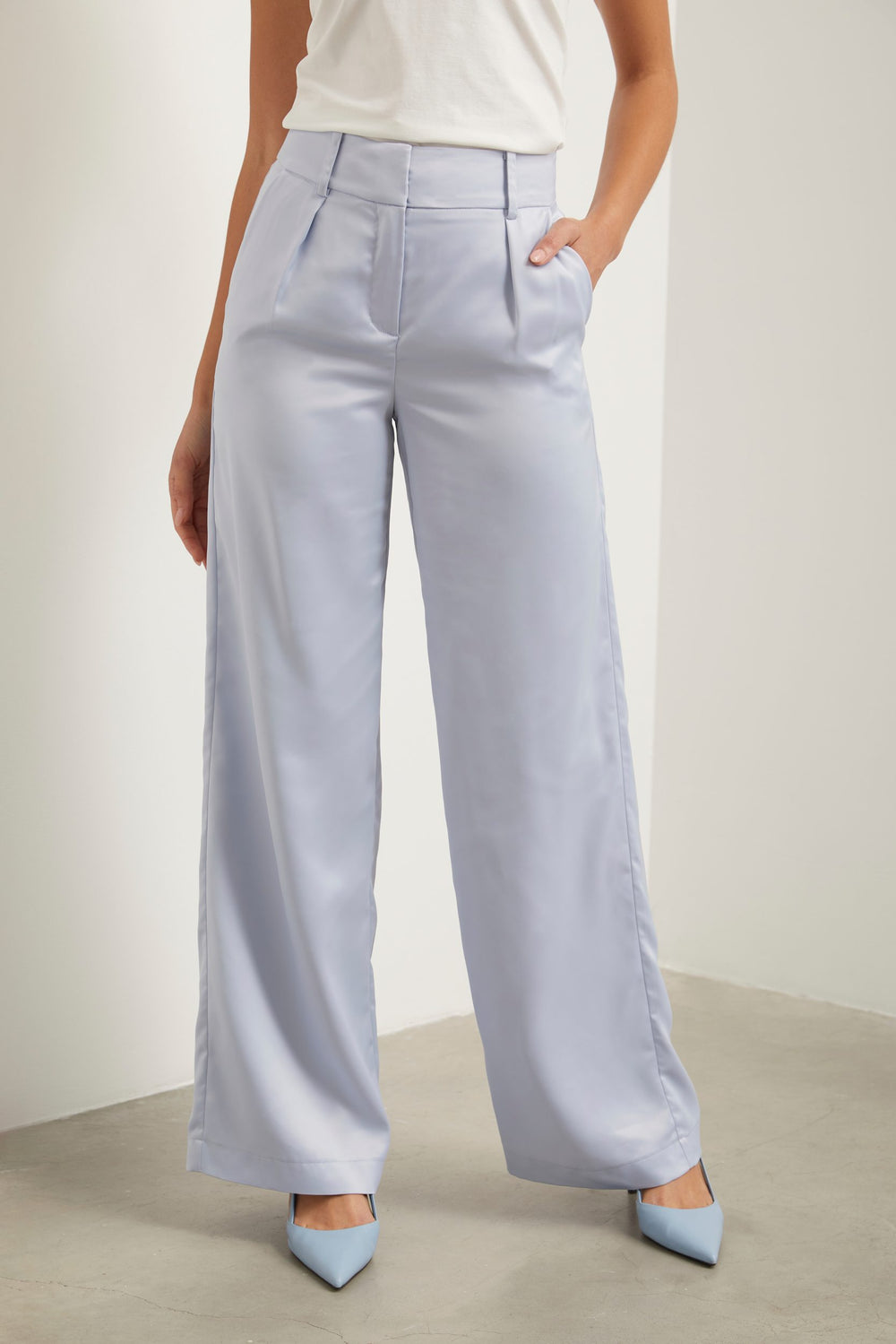 Wide leg fluid pant with pleat