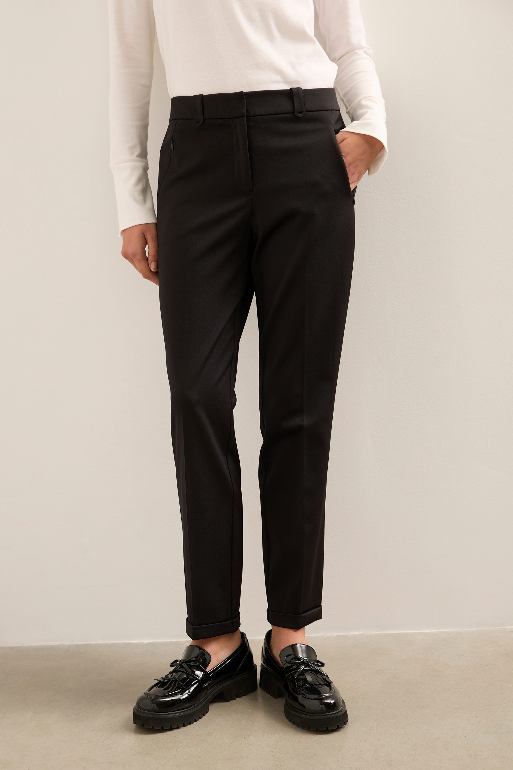 Urban Fit Basic Crop Zip Pocket Pant