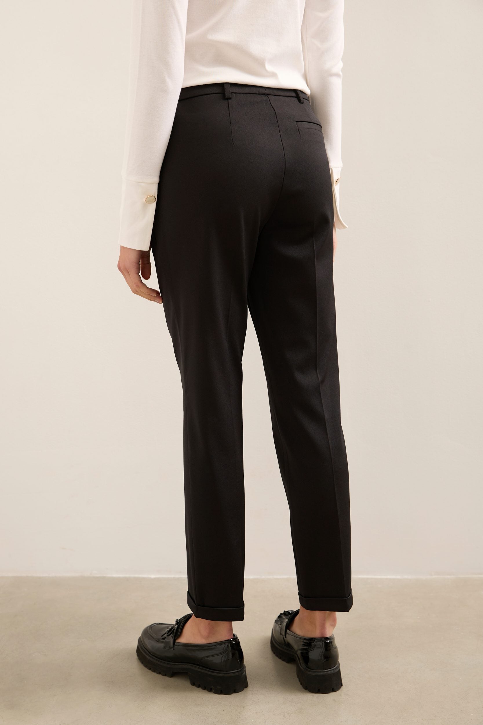 Urban Fit Basic Crop Zip Pocket Pant