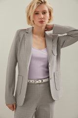 Fitted stretch blazer with applied pockets