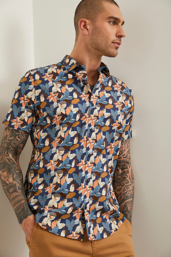 Fitted floral print shirt