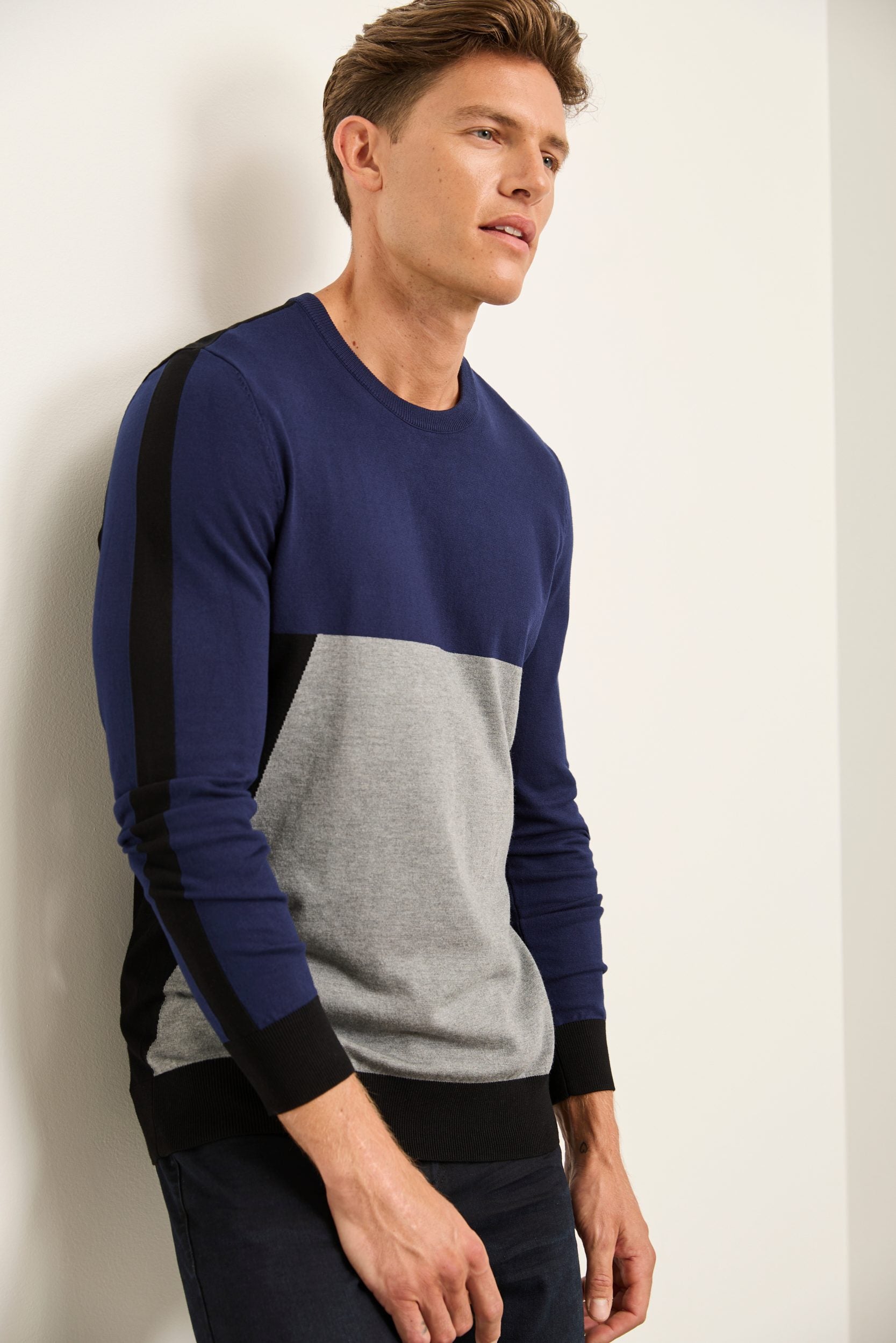 Blocking crew neck sweater